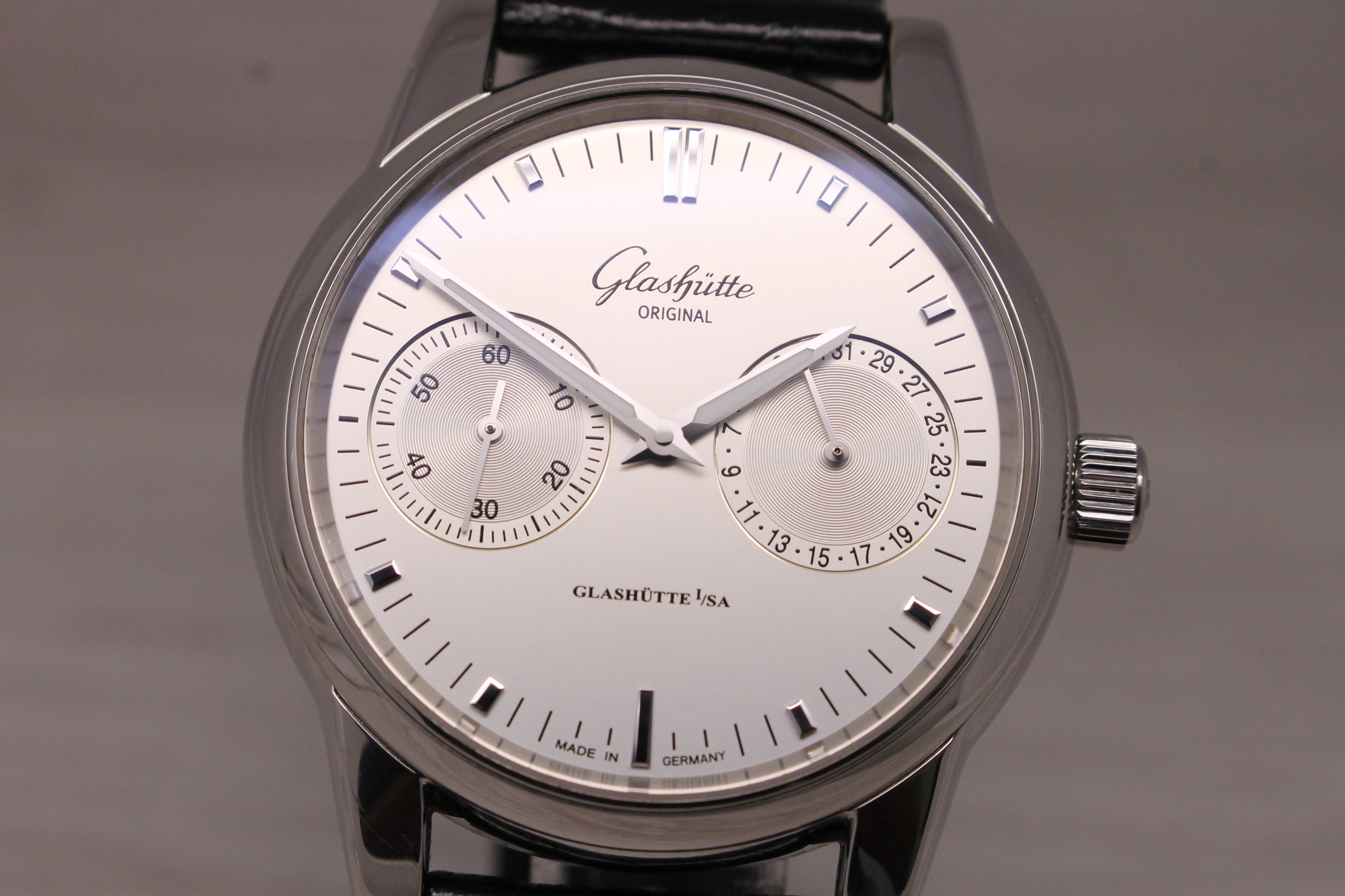 Dim Gray Glashutte Senator 39mm Steel Mens Automatic Calendar Watch 1-39-58-02-02-04