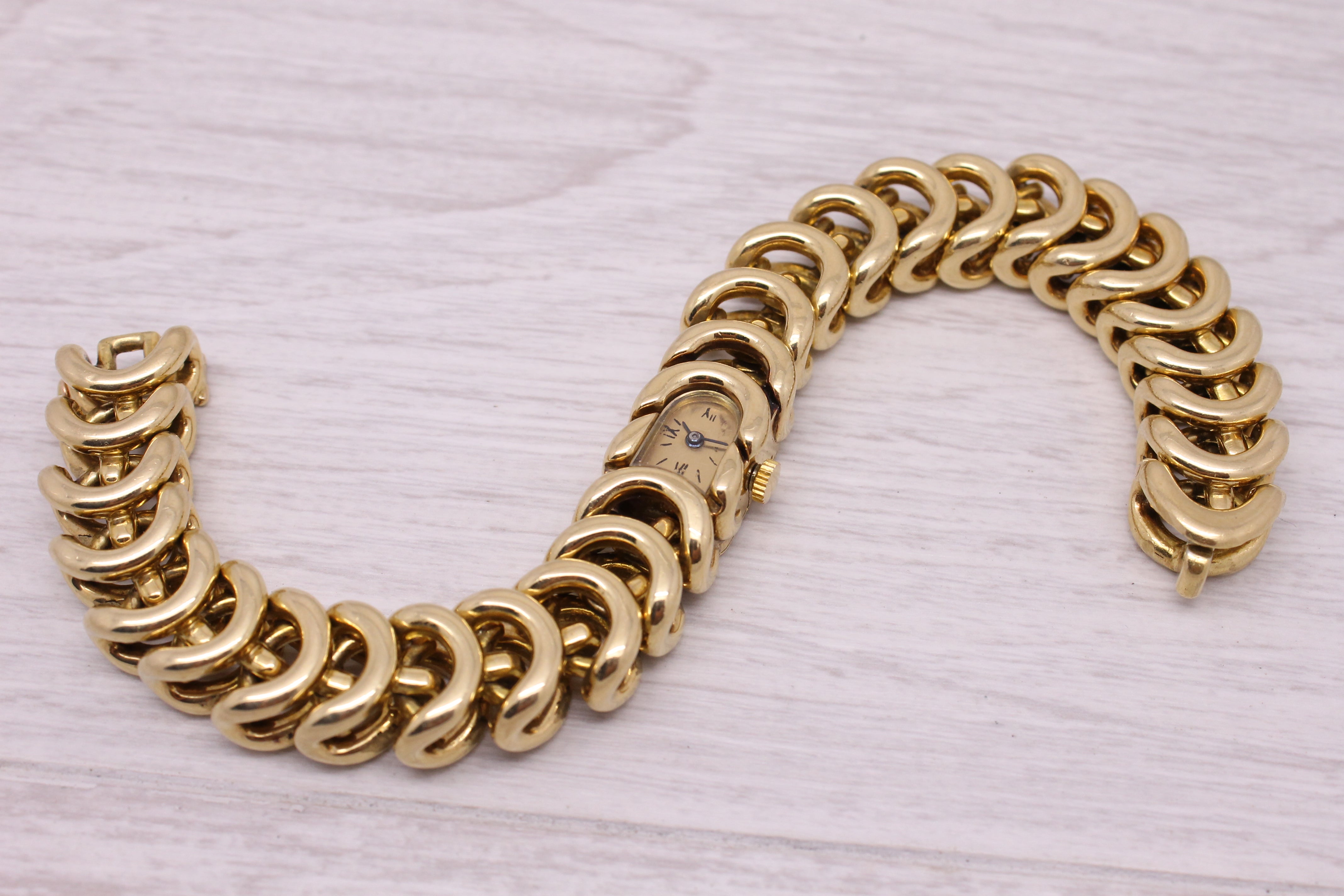 Light Gray Vintage c.1940's Van Cleef & Arpels VCA French 18k Gold Ladies Bracelet Watch