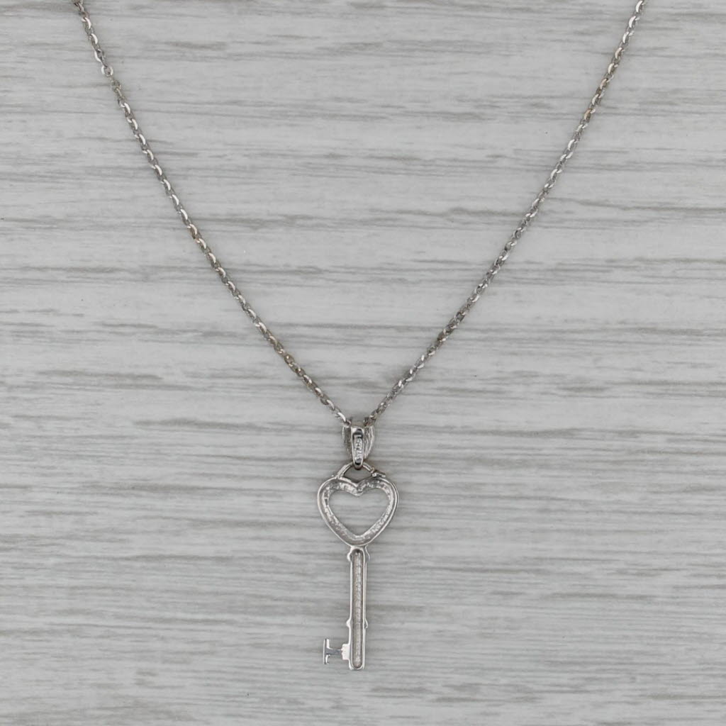 Heart Skeleton Key Pendant 14k White Gold 18" Cable Chain