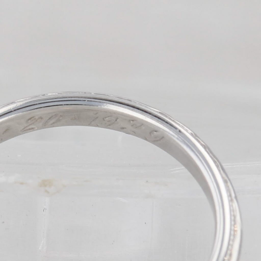 Light Gray Antique Floral Engraved Wedding Band 18k White Gold Ring Stakable Size 5