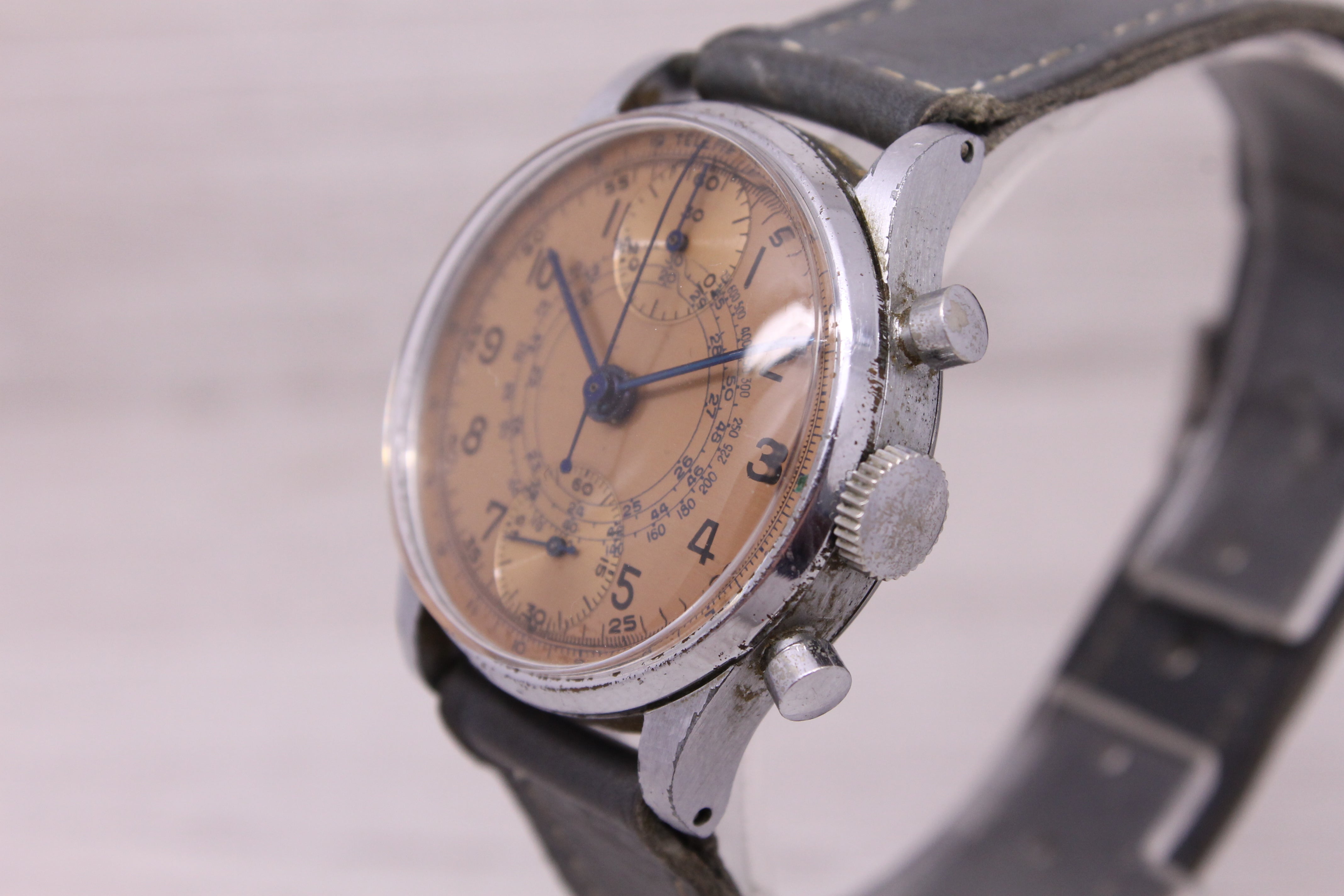 Gray Vintage c.1940's Anonymous 32mm Steel Back Chronograph Watch CLEAN Salmon Dial