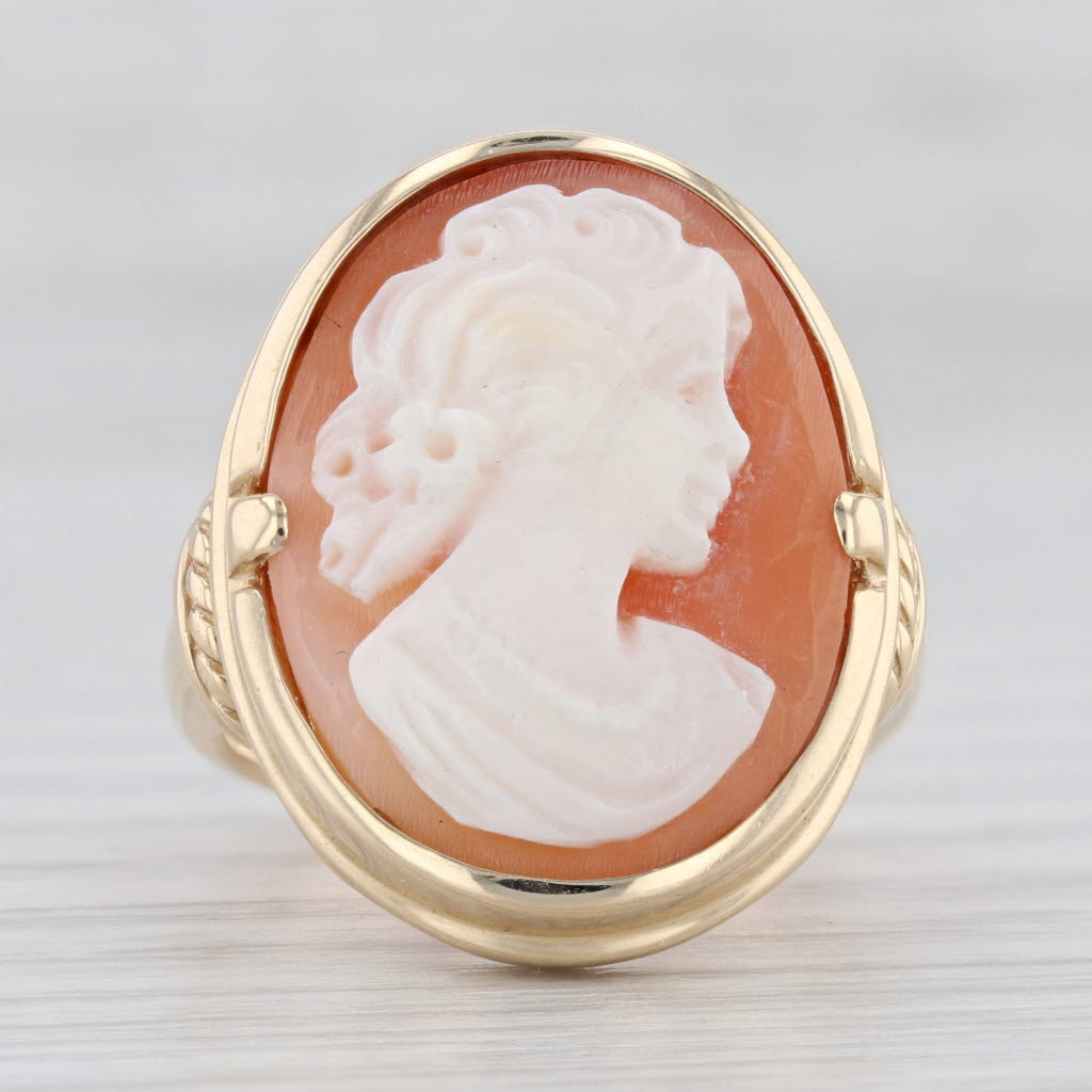 Light Gray Figural Carved Cameo Shell Ring 14k Yellow Gold Vintage Size 6.5