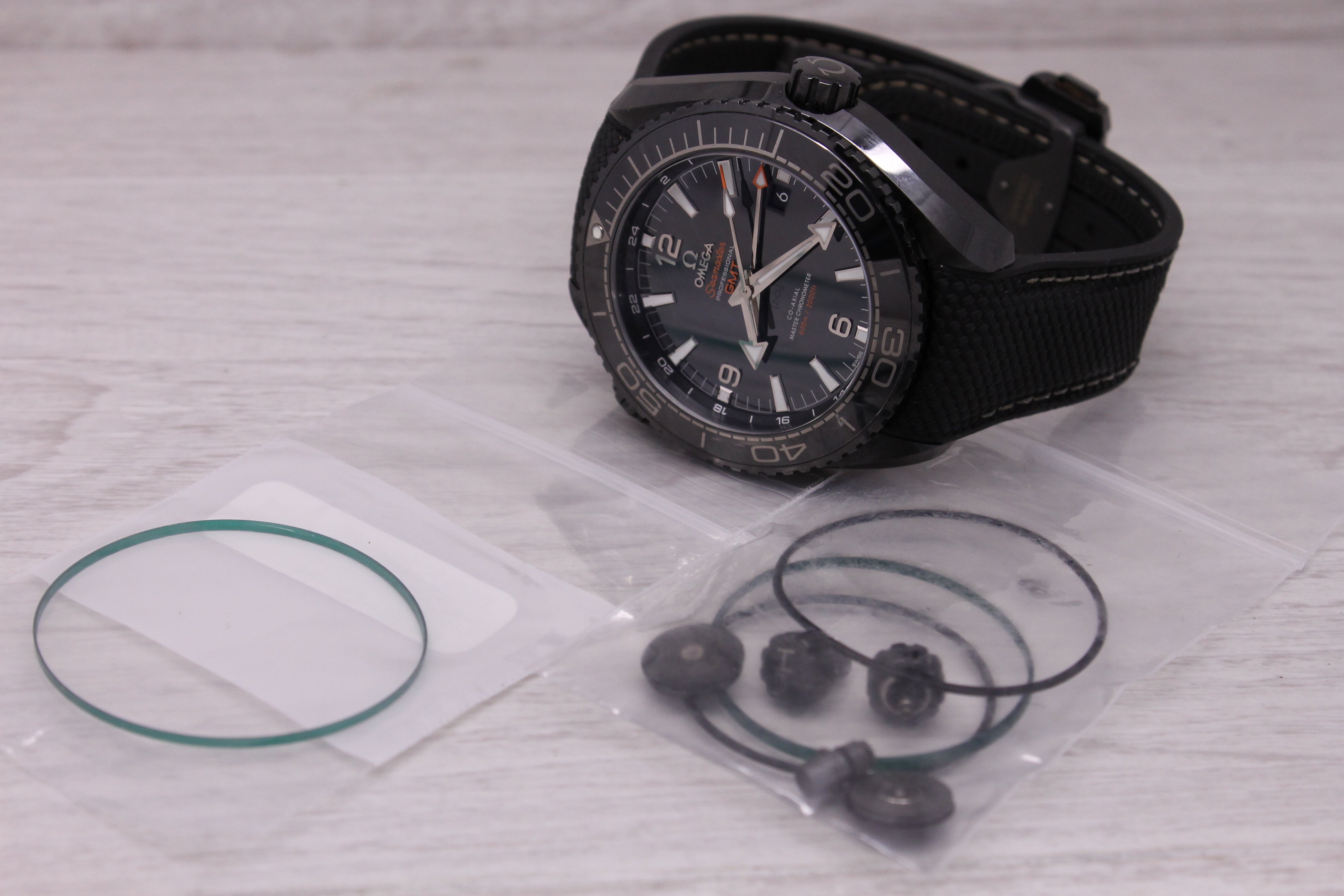Gray Omega seamaster GMT Planet Ocean Deep Black Mens 45mm Automatic Watch SERVICED
