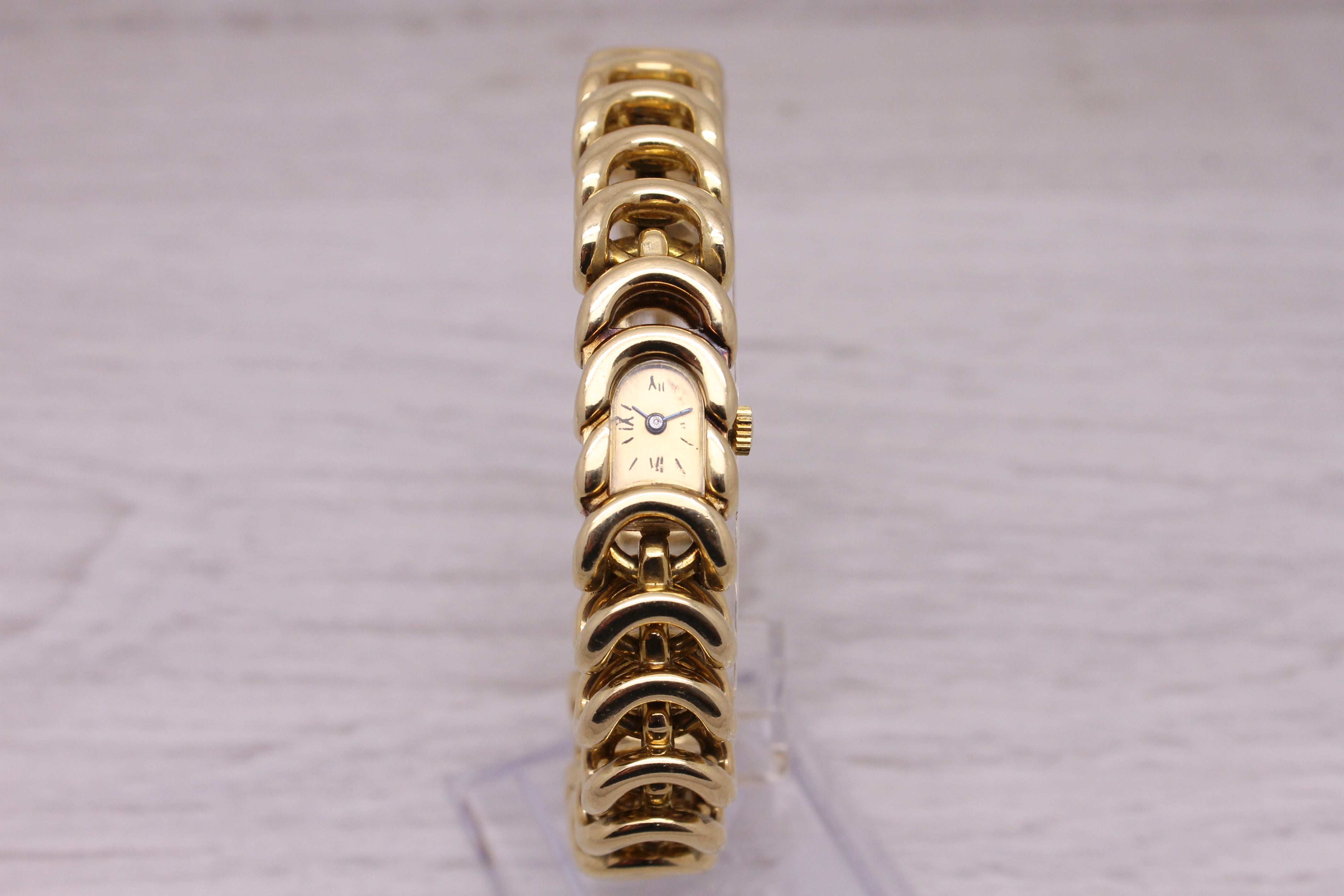 Gray Vintage c.1940's Van Cleef & Arpels VCA French 18k Gold Ladies Bracelet Watch
