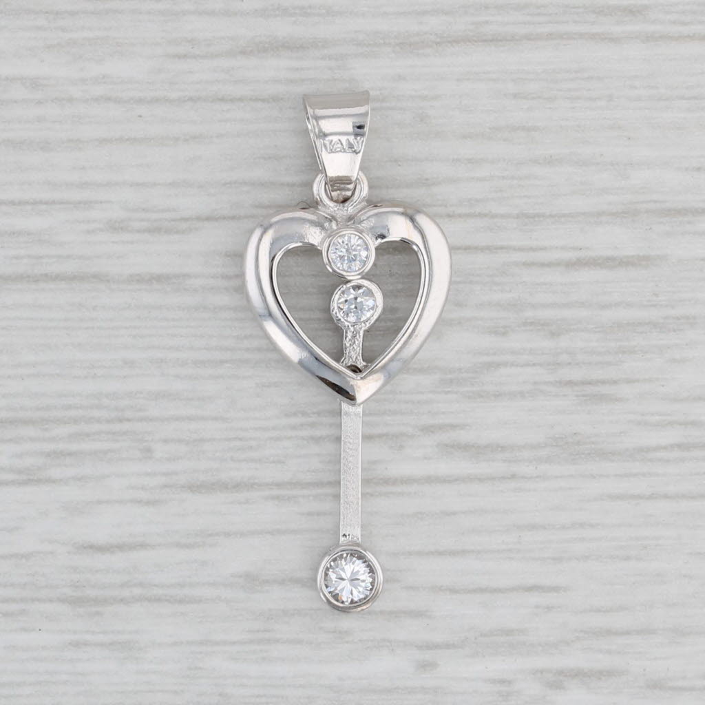 Gray 0.15ctw Cubic Zirconia Heart Pendulum Pendant 18k White Gold