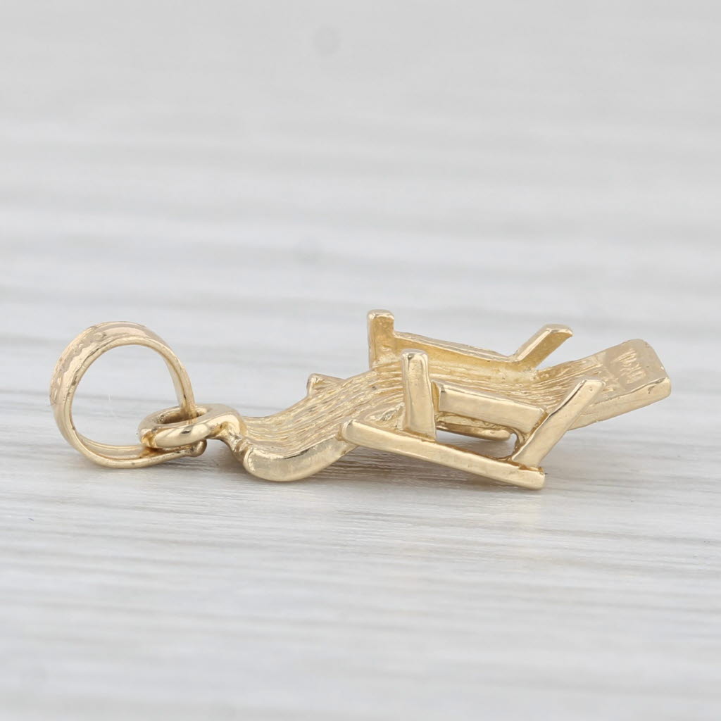 Light Gray Lounge Chair Pendant 14k Yellow Gold Beach Nautical