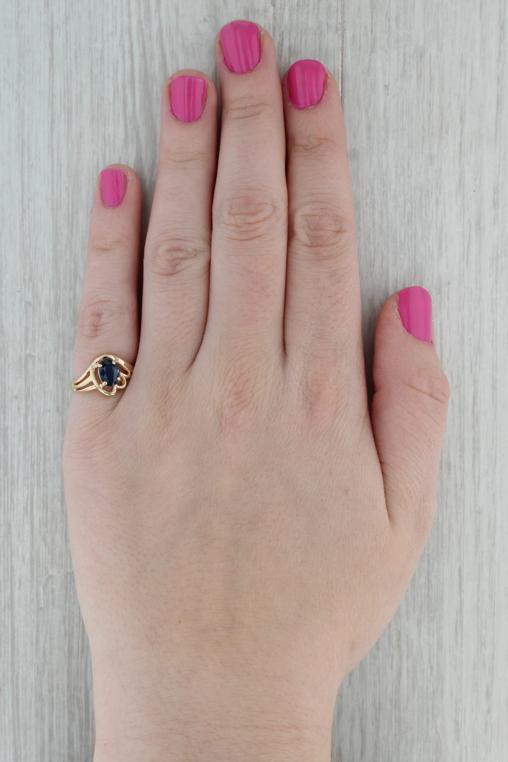Dark Gray 1ct Oval Blue Sapphire Solitaire Abstract Heart Ring 14k Yellow Gold Size 6.25