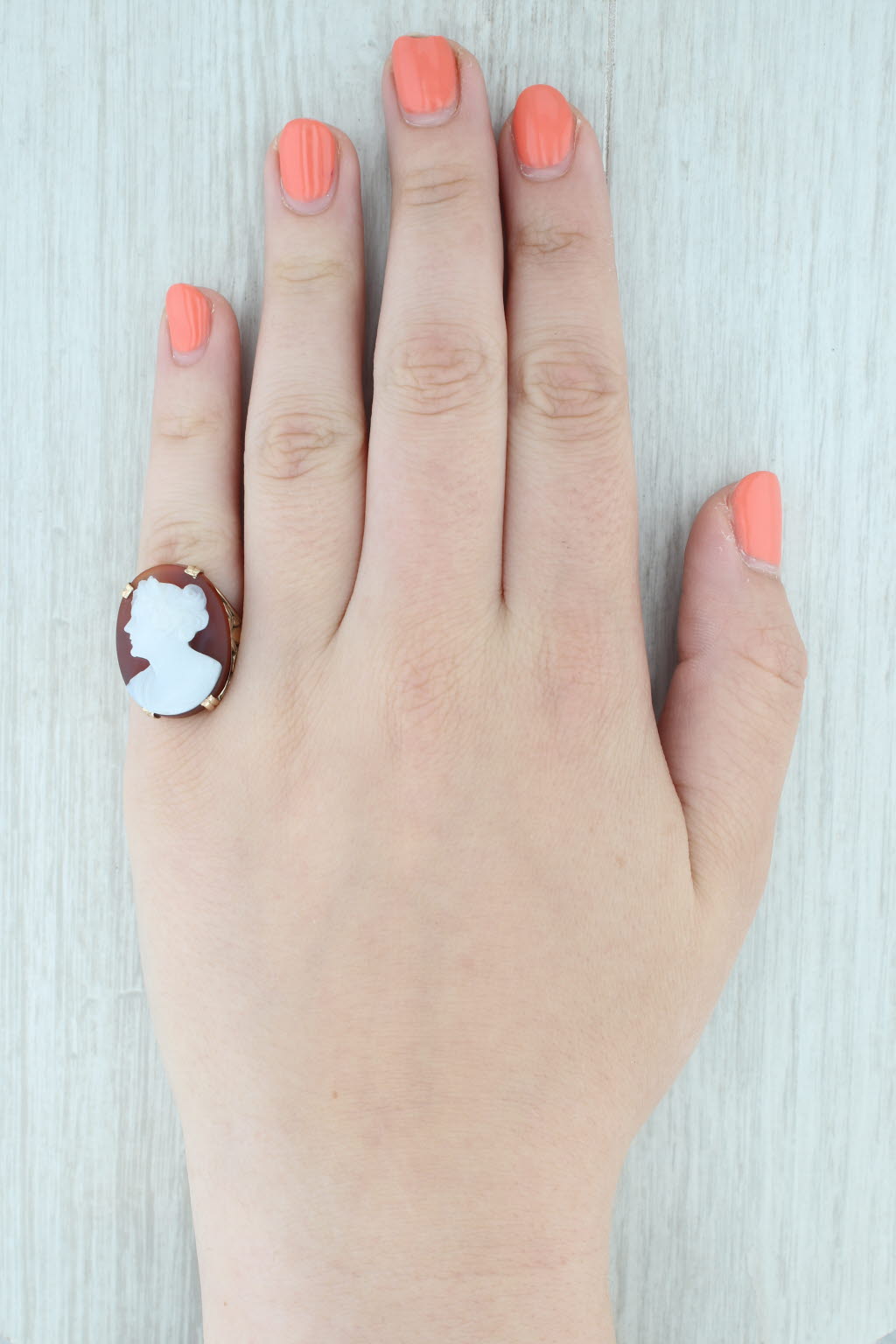 Light Gray Vintage Carved Sardonyx Cameo Ring 14k Yellow Gold Size 7 Statement