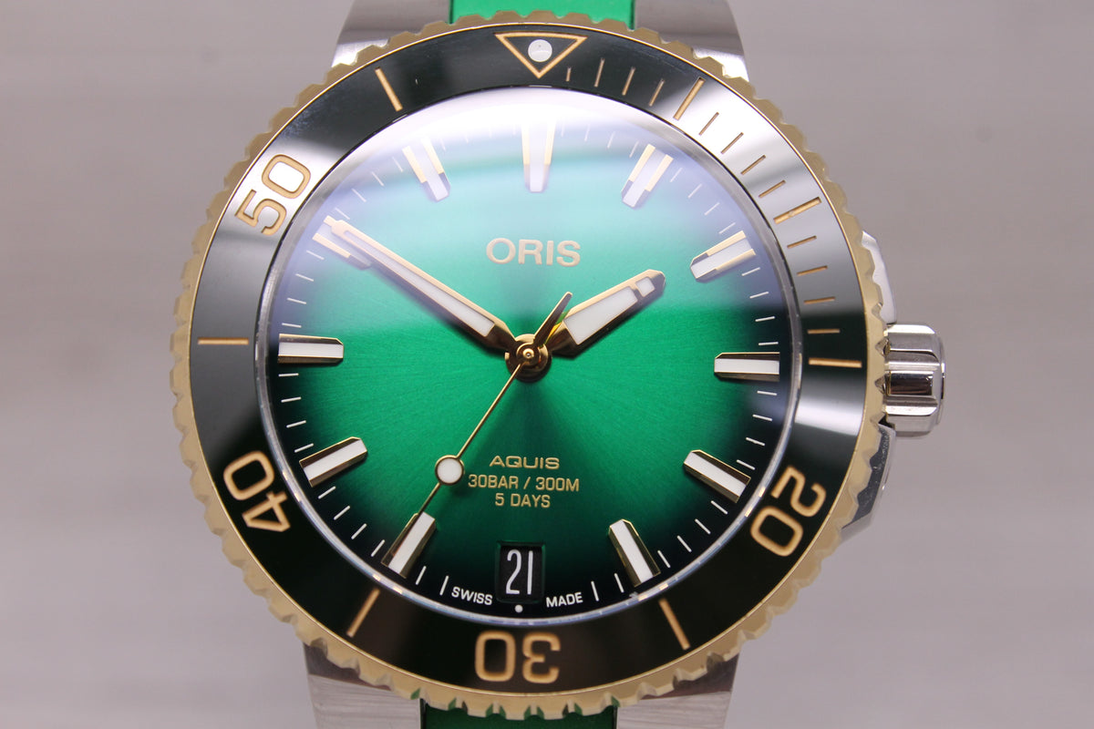 Oris Aquis Date Green Mens 41.5mm Steel Automatic Divers Watch Box Card cal.400