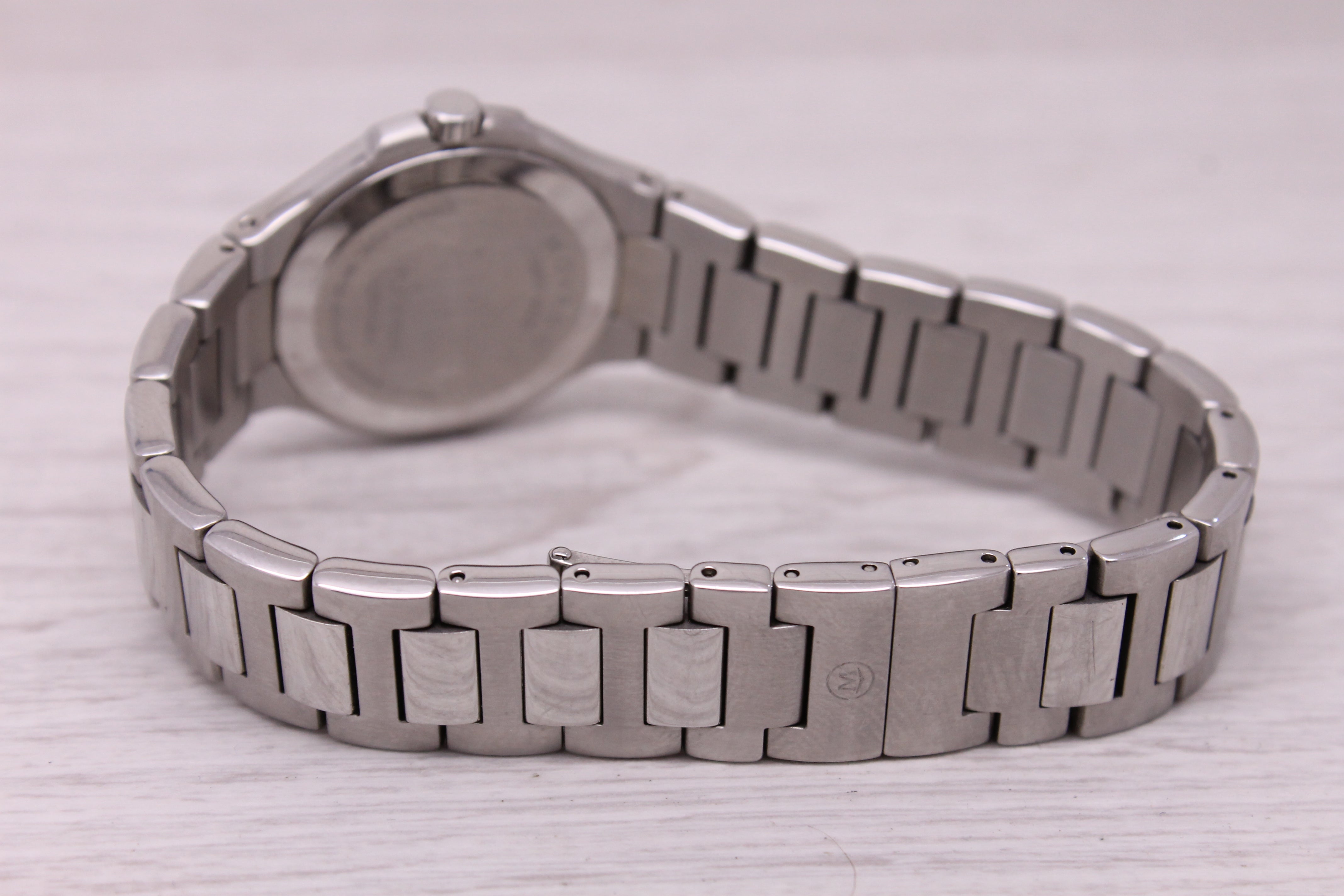 Gray Movado Museum 28mm Stainless Steel Ladies Quartz Bracelet Watch 01.3.14.1033