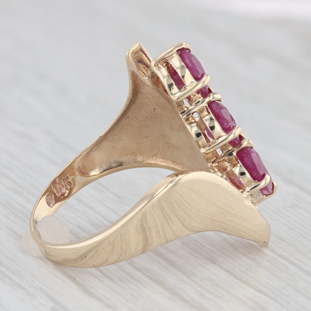 Light Gray 2.54ctw 3-Stone Ruby Cocktail Ring 10k Yellow Gold Size 7 Modernist
