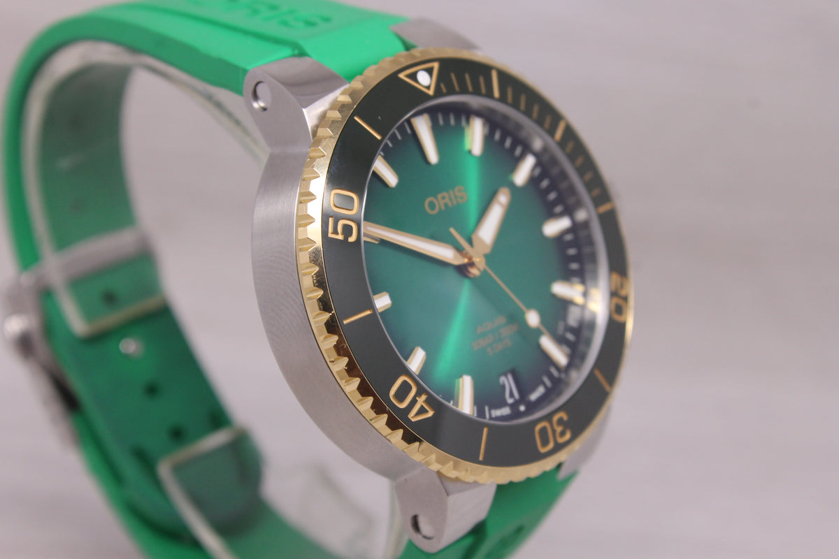 Oris Aquis Date Green Mens 41.5mm Steel Automatic Divers Watch Box Card cal.400