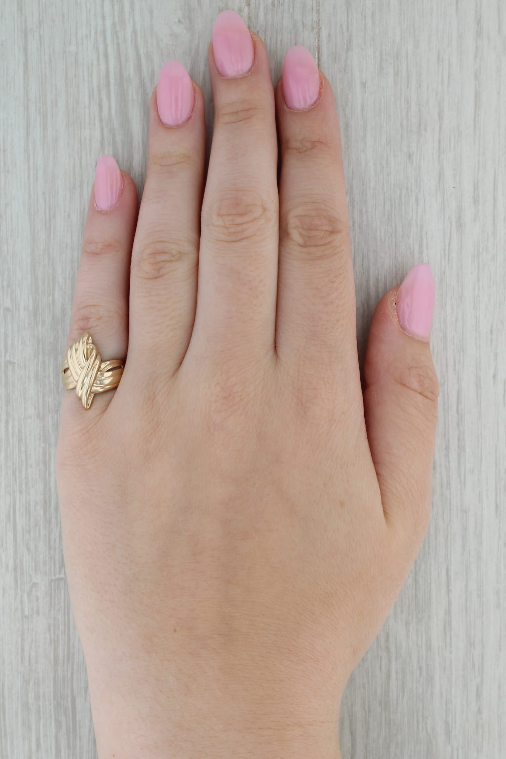 Dark Gray Knot Work Bypass Ring 14k Yellow Gold Size 5.5