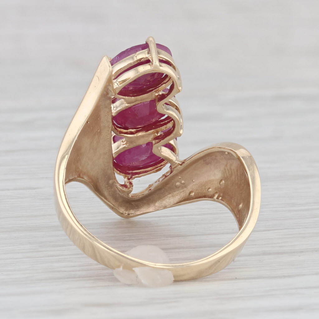 Light Gray 2.54ctw 3-Stone Ruby Cocktail Ring 10k Yellow Gold Size 7 Modernist