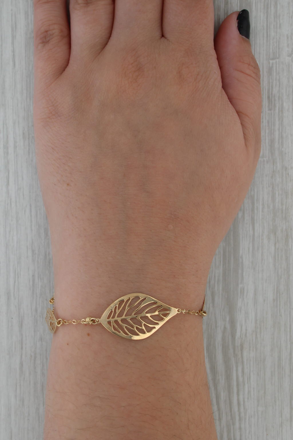 Leaf Station Charm Bracelet 18k Yellow Gold 7.25-8" Cable Chain Mayorea