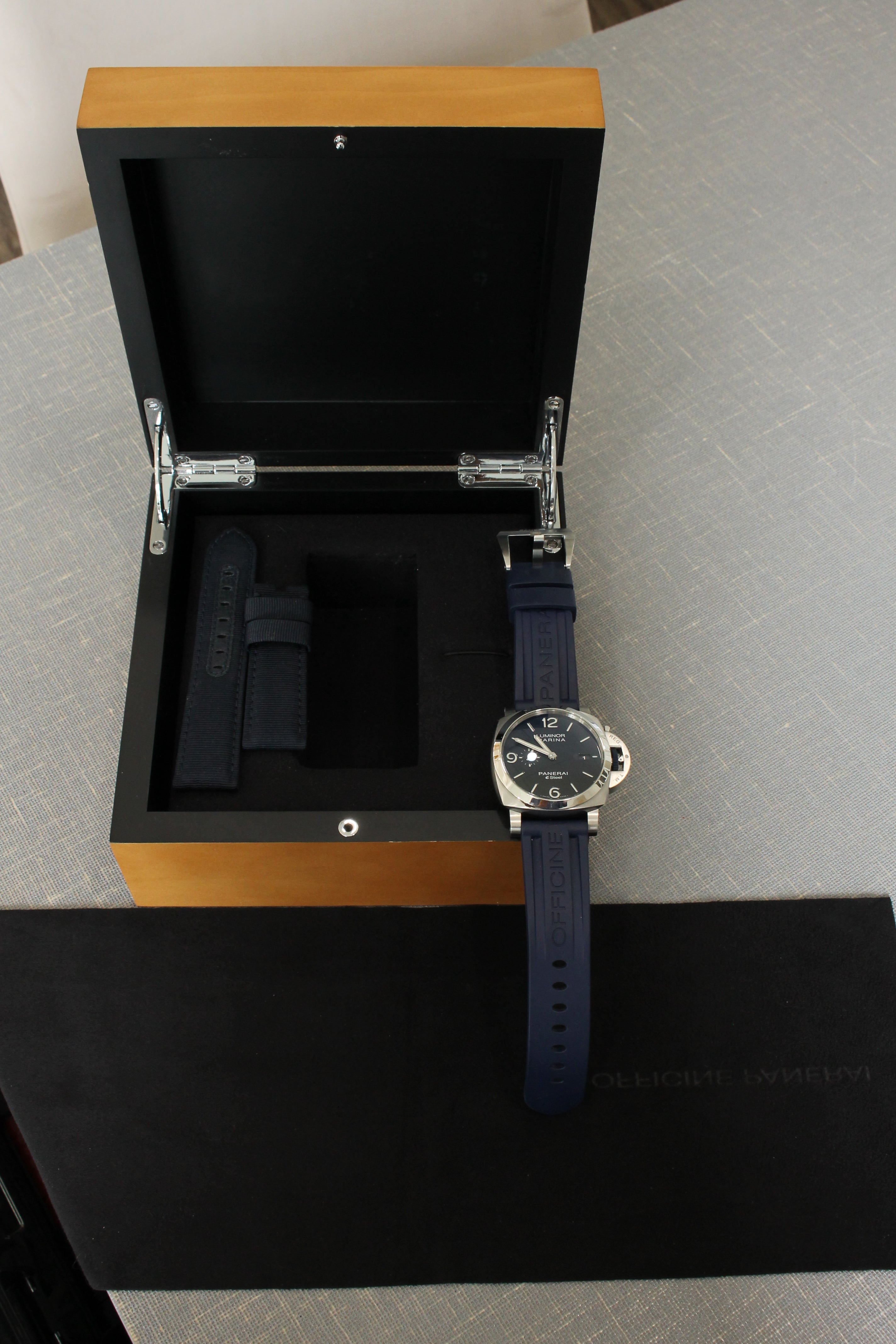 Dark Gray Panerai E-Steel Luminor Marina Blu Profundo Mens Steel Watch w/ Box PAM01157