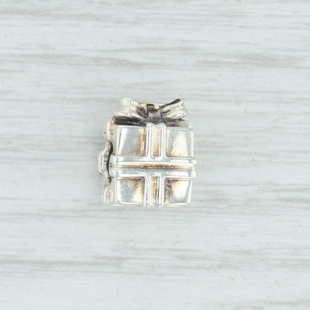 New Authentic Pandora Gleaming Gift Charm 791987 Sterling Silver Present Bead