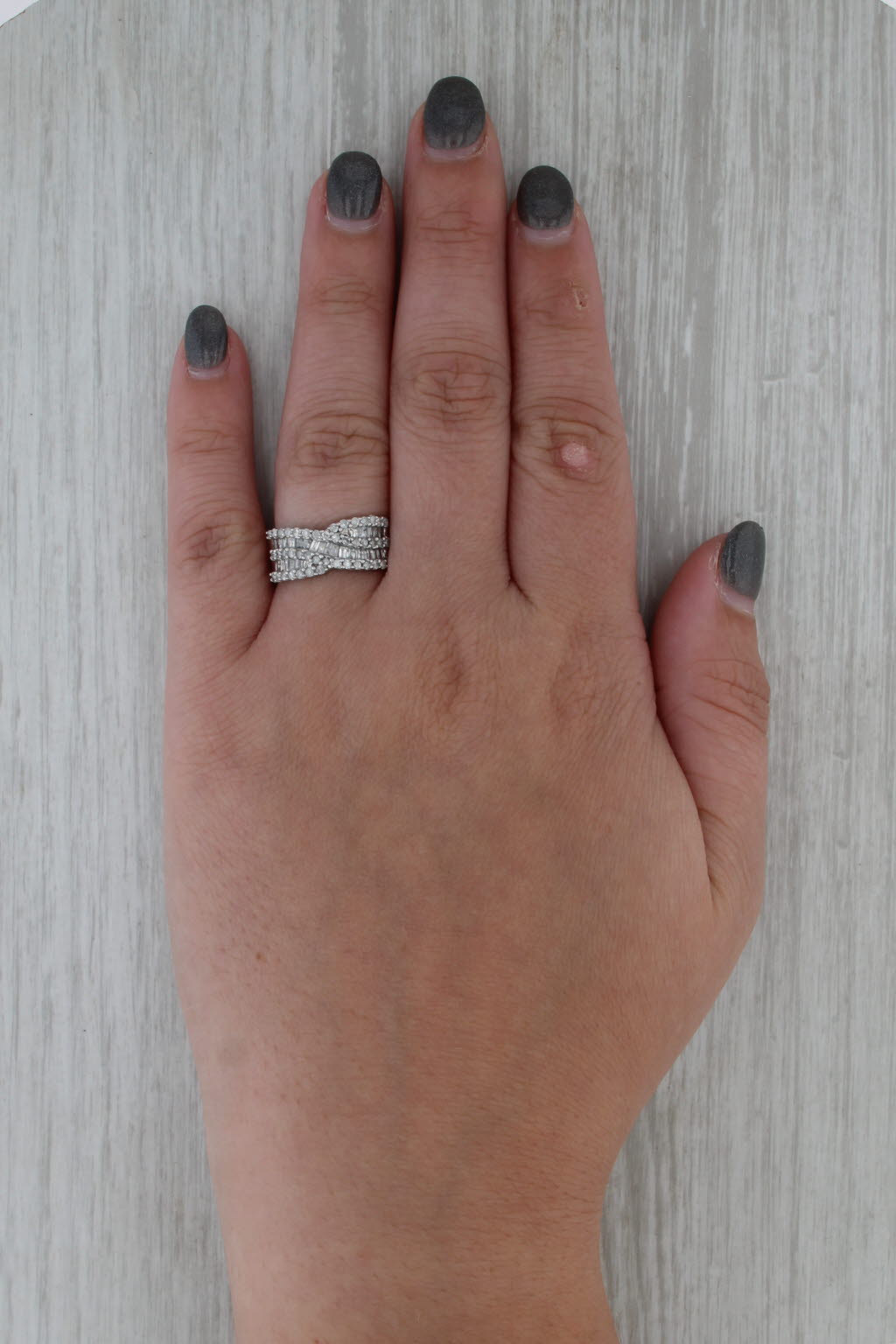 0.94ctw Diamond Crossover Ring 10k White Gold Size 7