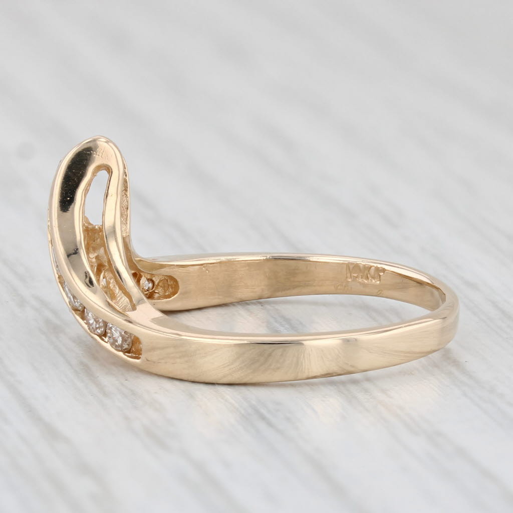 Light Gray 0.27ctw Diamond Contoured V Ring 14k Yellow Gold Size 6.75 Guard