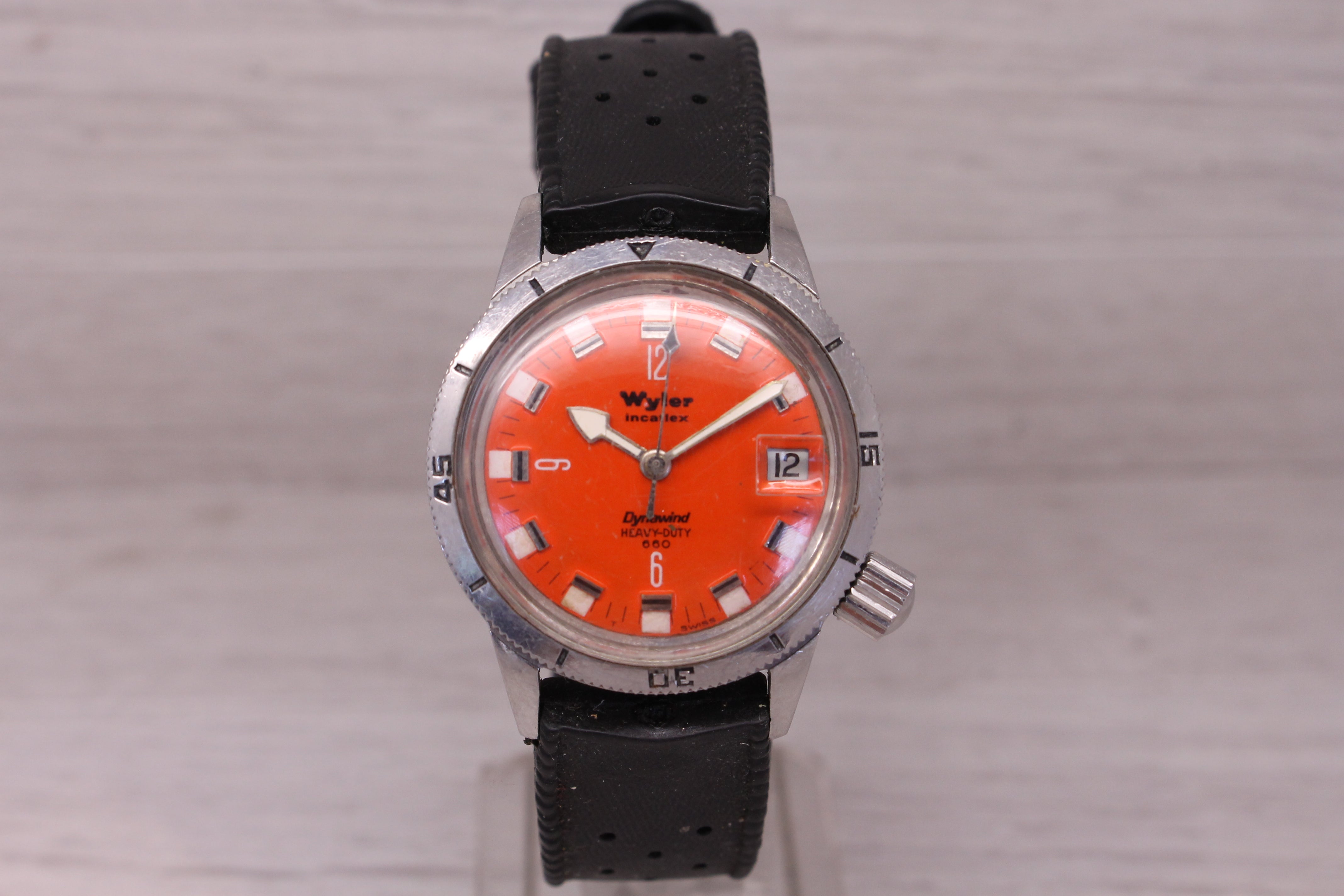 Vintage 1960's Wyler Dynawind 660 Orange Diver Mens 35mm Steel Automatic Watch