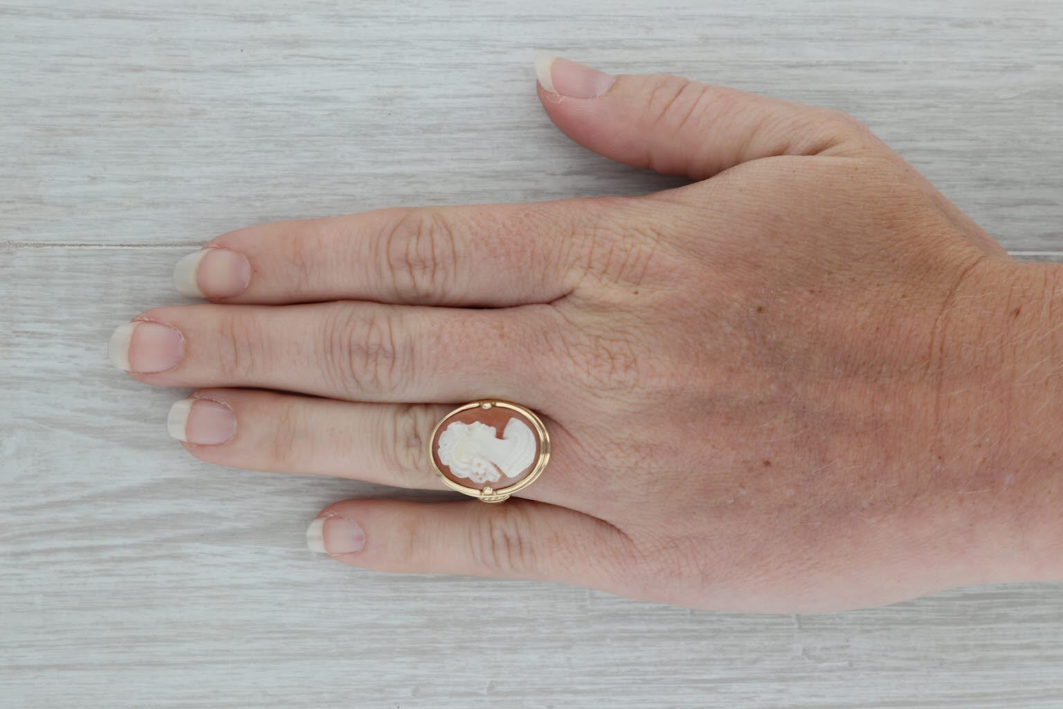 Dark Gray Figural Carved Cameo Shell Ring 14k Yellow Gold Vintage Size 6.5