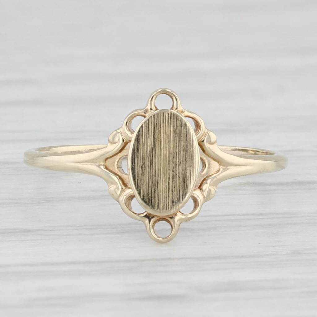 Light Gray Vintage Engravable Signet Ring 10k Yellow Gold Small Size 4
