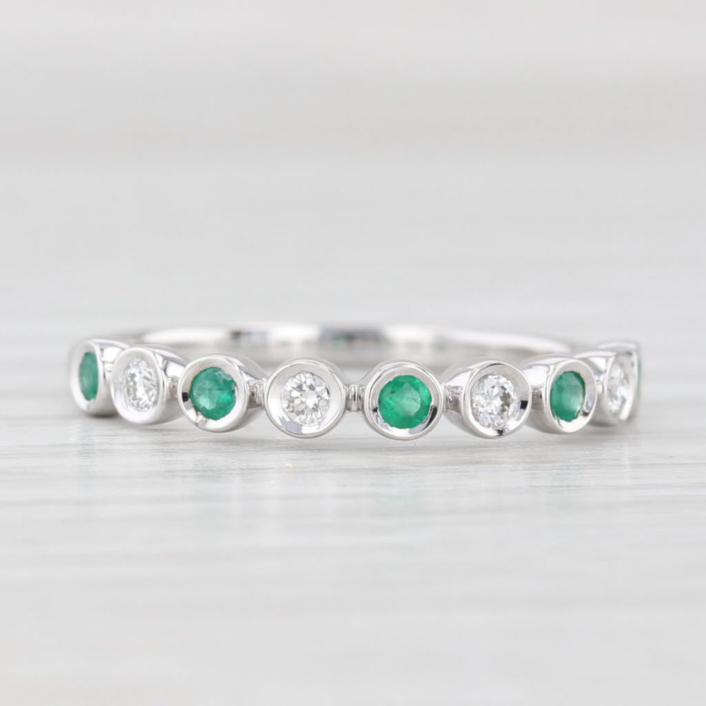 Light Gray New 0.25ctw Diamond Emerald Stackable Ring 14k White Gold Wedding Band Size 7
