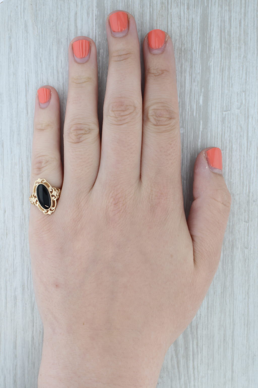 Vintage Onyx Ring 10k Yellow Gold Oval Cabochon Solitaire Flower Size 7