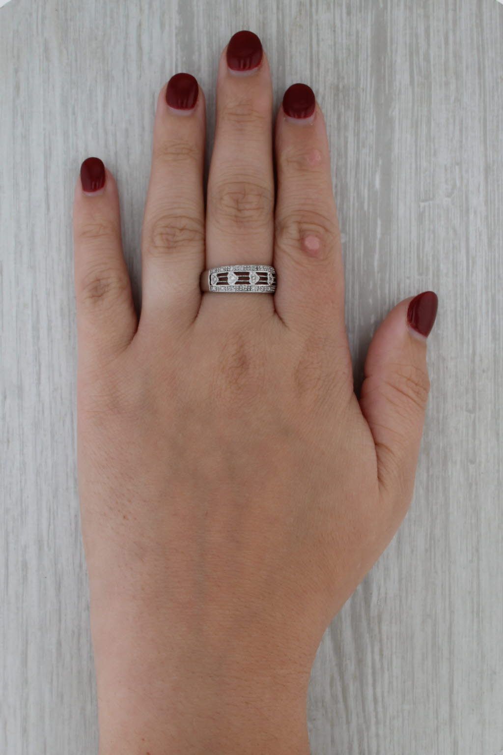 0.15ctw Diamond Hearts Band 14k White Gold Size 8.5 Ring