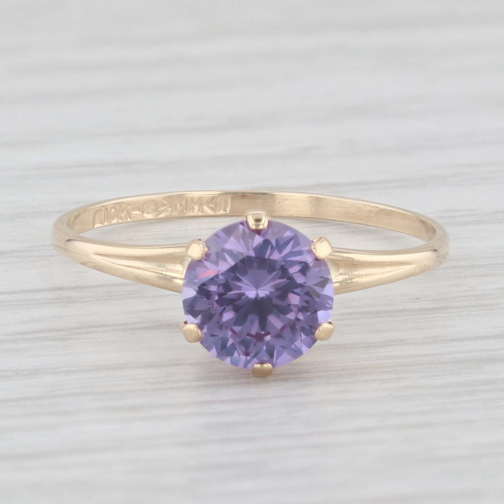 Light Gray 1.60 ct Synthetic Color Change Sapphire Solitaire 10K Size 7 Ring