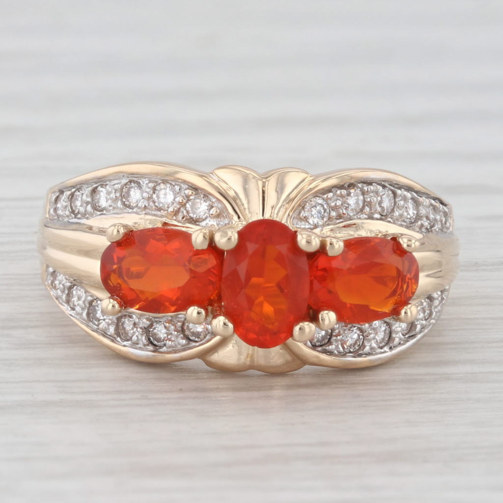Light Gray 1.05ctw Fire Opal Diamond Three Stone 14K Yellow Gold Ring Size 7.25