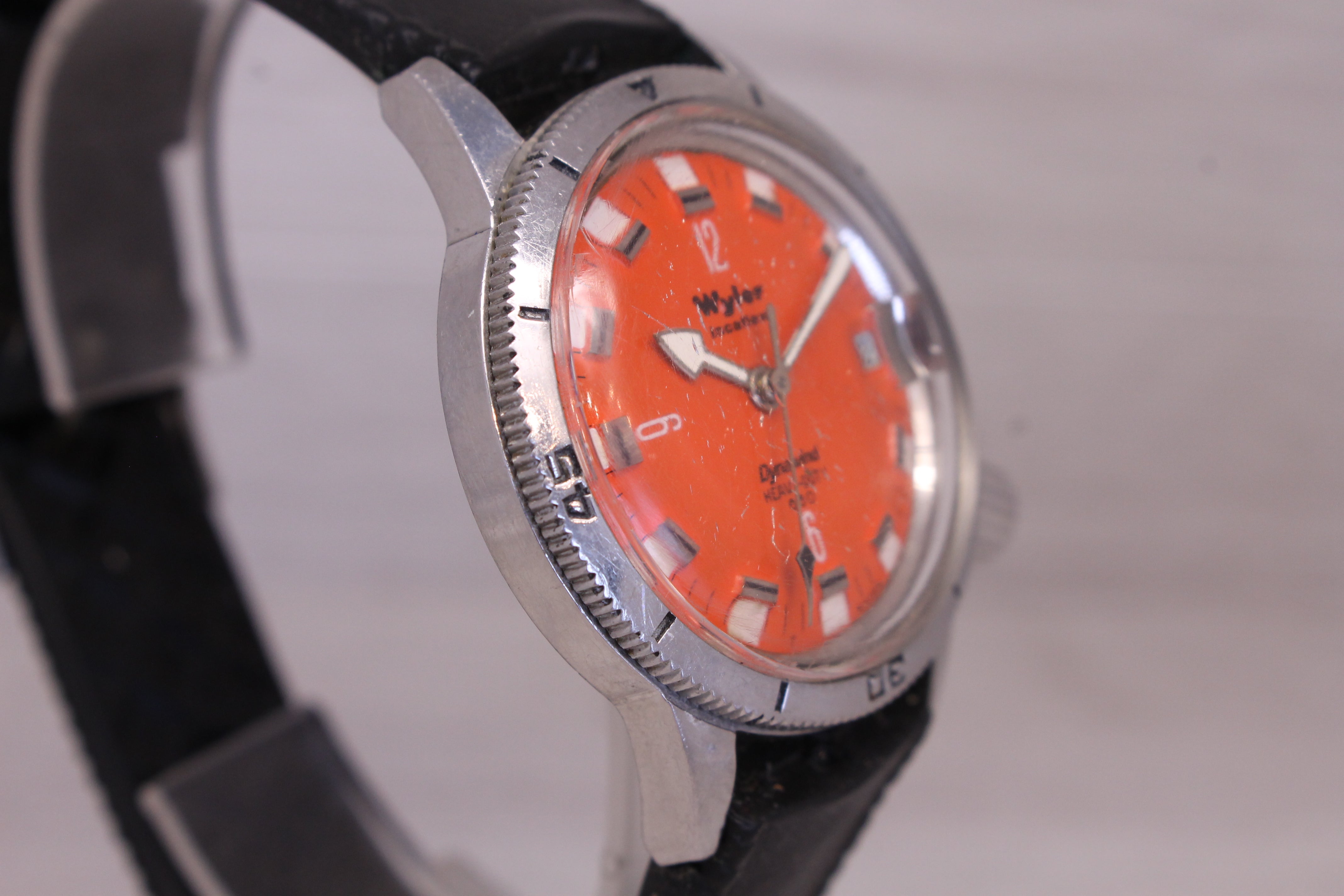 Vintage 1960's Wyler Dynawind 660 Orange Diver Mens 35mm Steel Automatic Watch