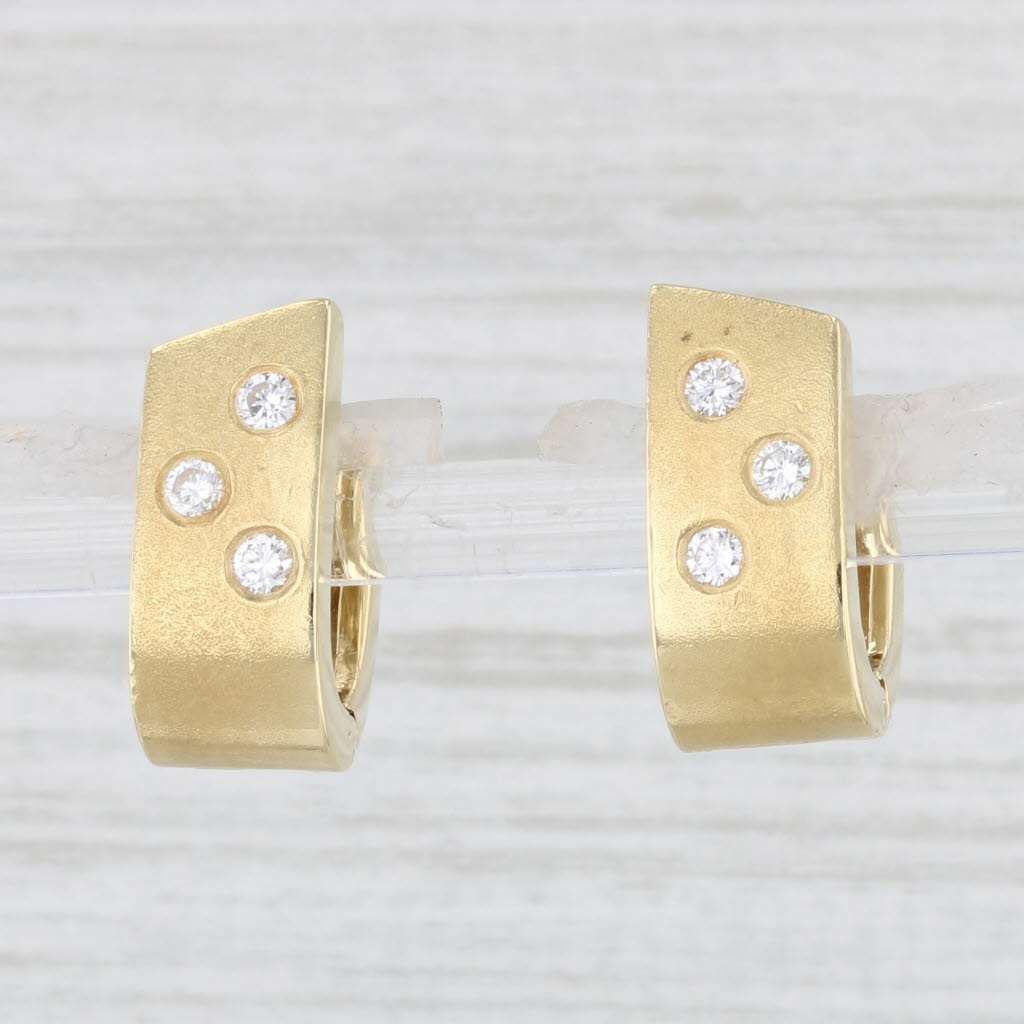 Light Gray 0.20ctw Diamond Oval Hoop Earrings 18k Yellow Gold Hinged Snap Top Hoops