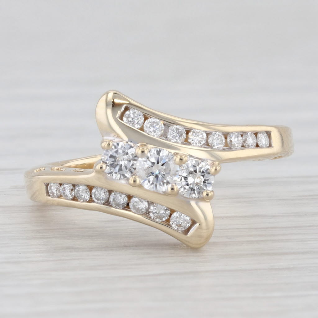Light Gray 0.50ctw Diamond 3-Stone Bypass Ring 14k Yellow Gold Size 7