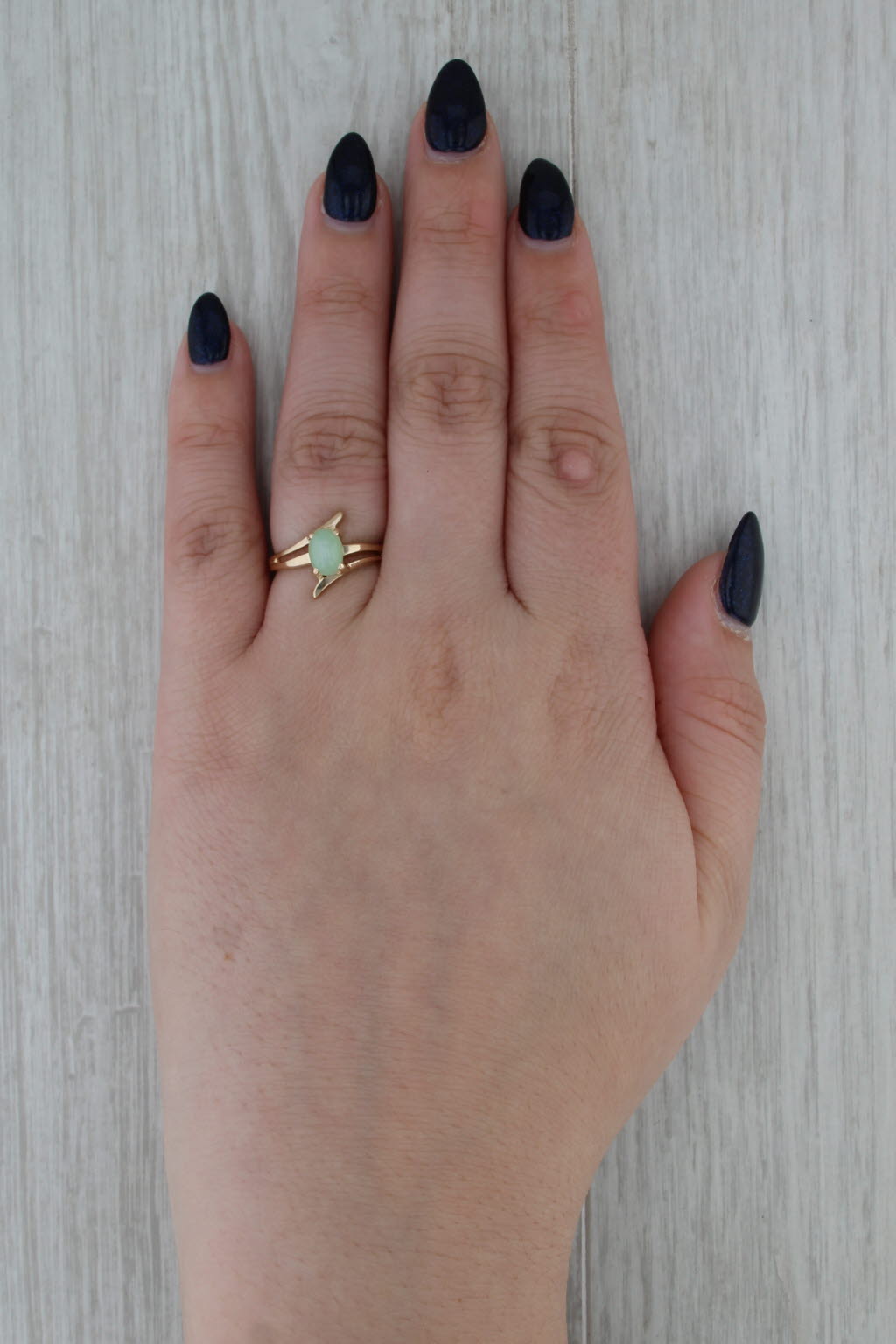 Linde Lab Created Mint Green Star Sapphire 10k Yellow Gold Bypass Size 6