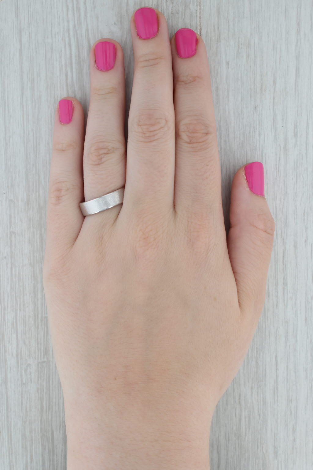 Dark Gray Art Carved Men's Wedding Band 14k White Gold Brushed Finish Size 10 Ring