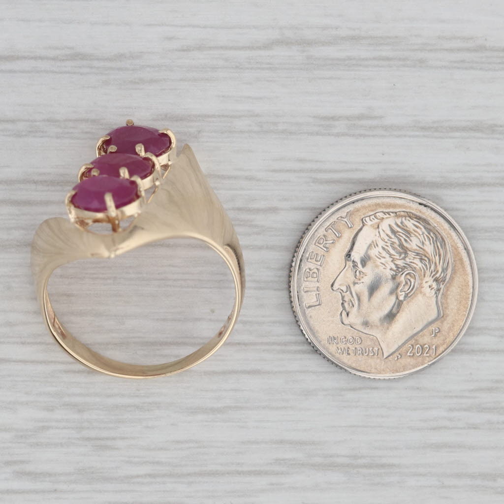 Gray 2.54ctw 3-Stone Ruby Cocktail Ring 10k Yellow Gold Size 7 Modernist