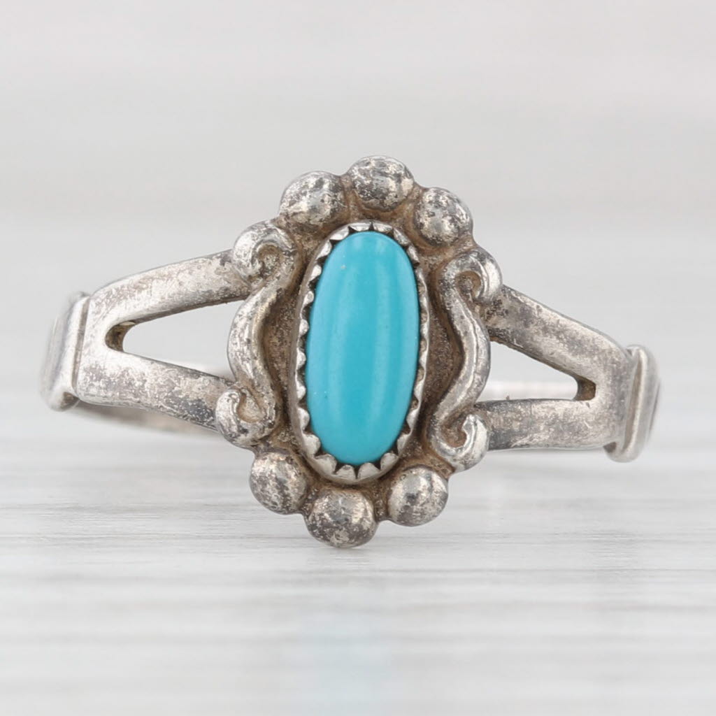 Light Gray Vintage Turquoise Oval Cabochon Solitaire Ring Sterling Silver Size 7