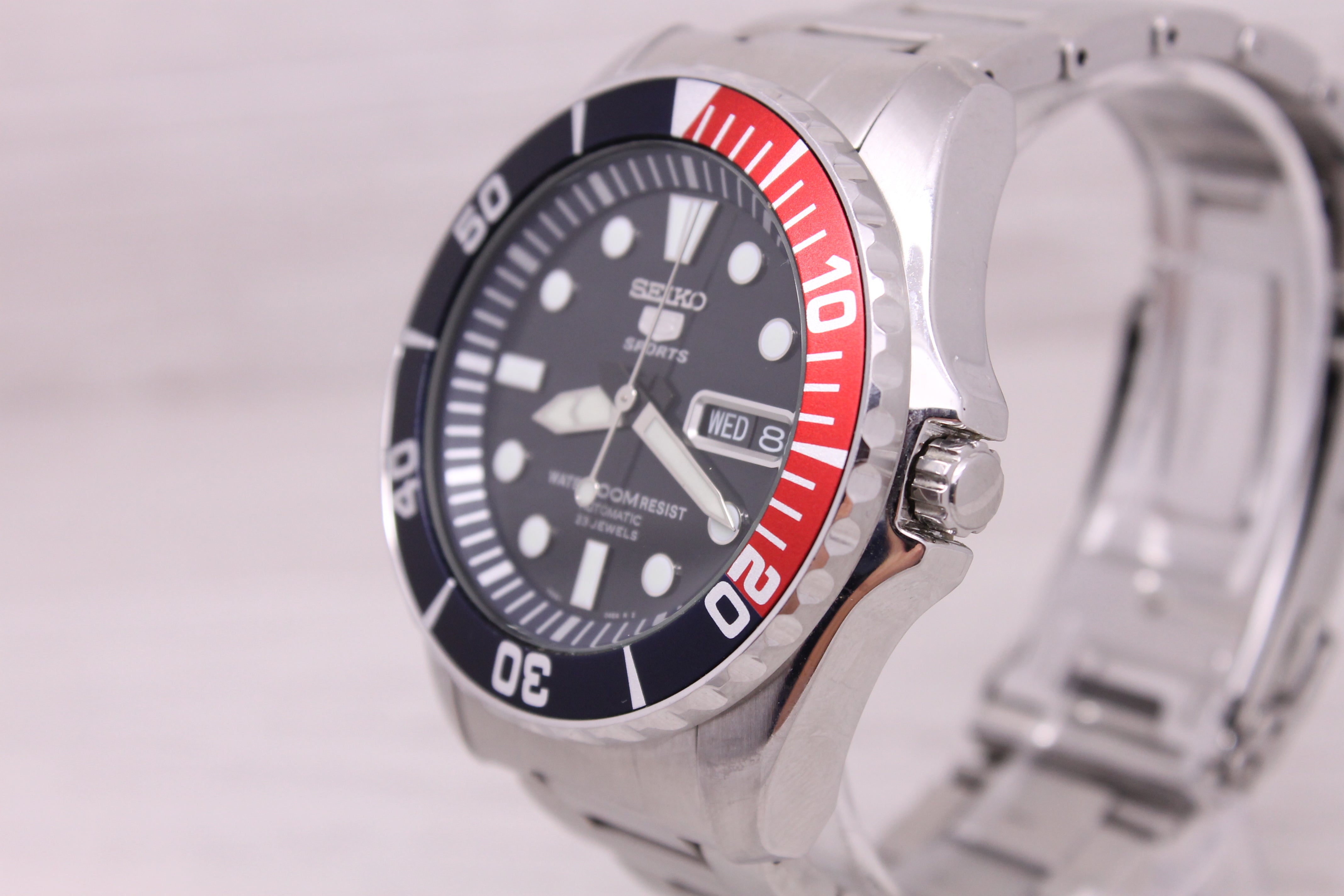 Gray Seiko 5 Men’s Automatic Watch Pepsi Divers Day/Date 7S36-03C0 w/ Bracelet