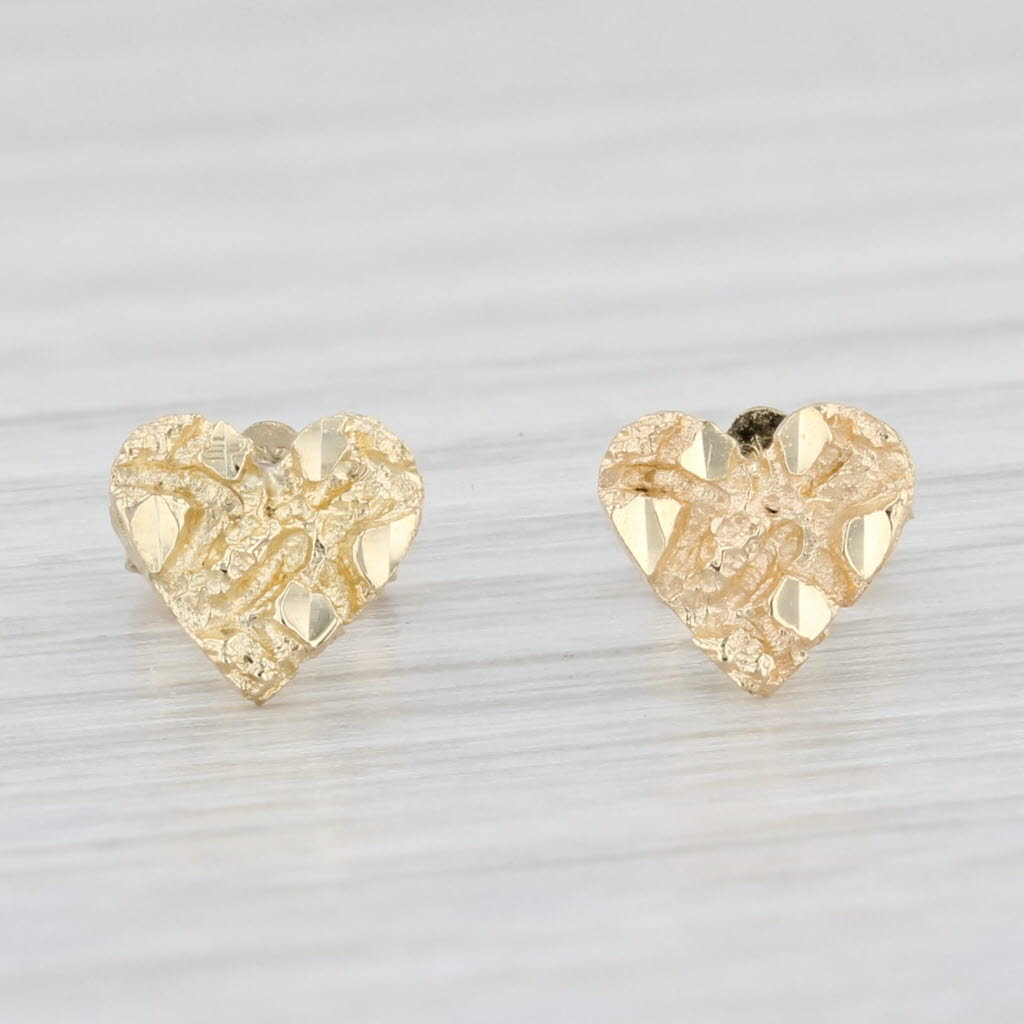 Light Gray Small Heart Stud Earrings 14k Yellow Gold Nugget Pattern