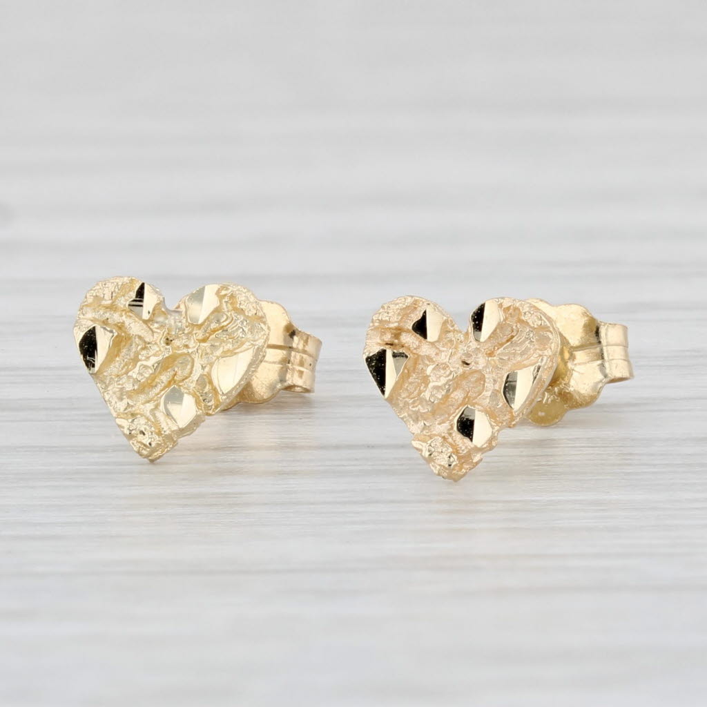 Light Gray Small Heart Stud Earrings 14k Yellow Gold Nugget Pattern
