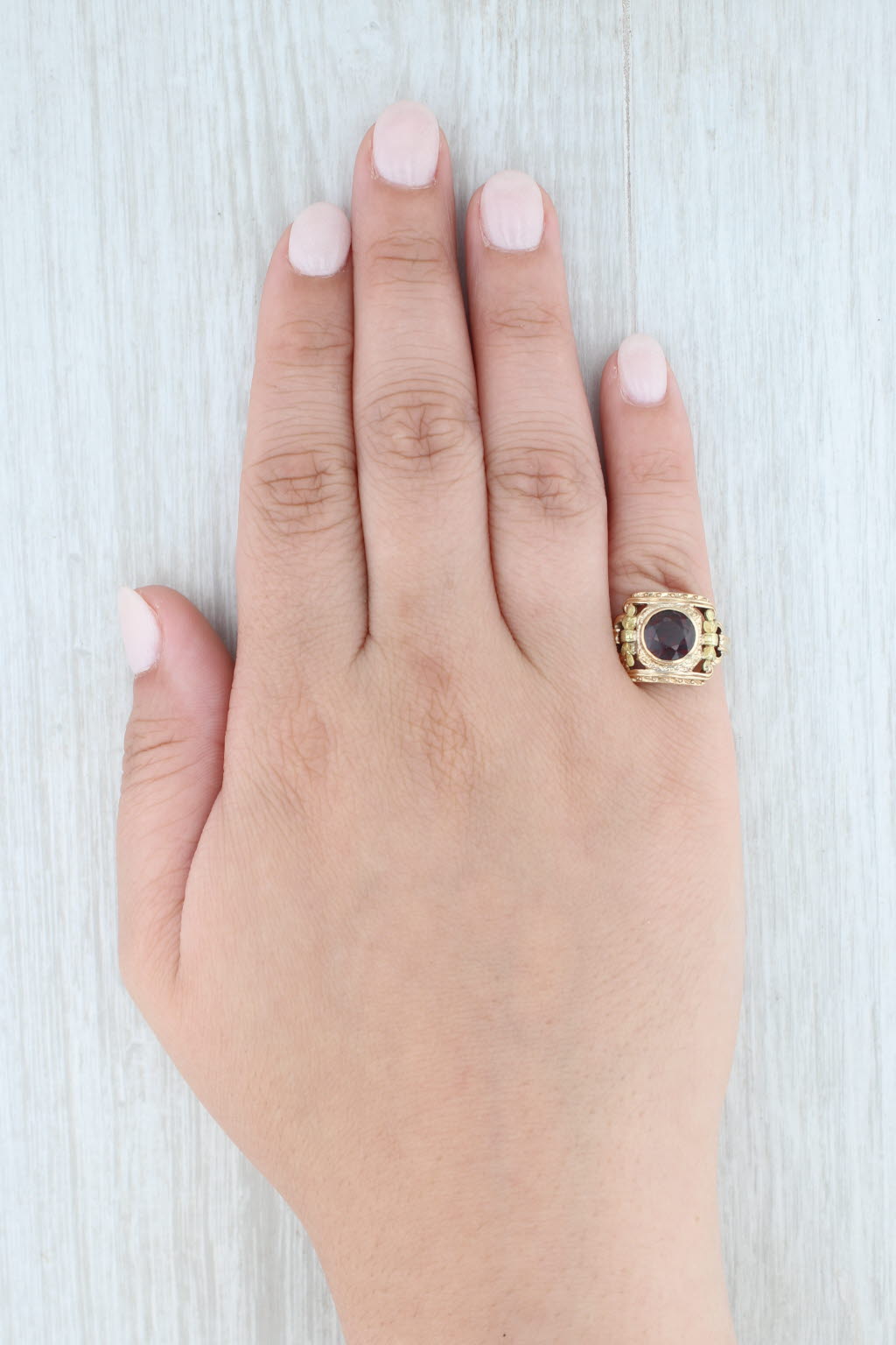Light Gray Vintage 2.20ct Garnet Solitaire Ring 14k Yellow Gold Size 5.5