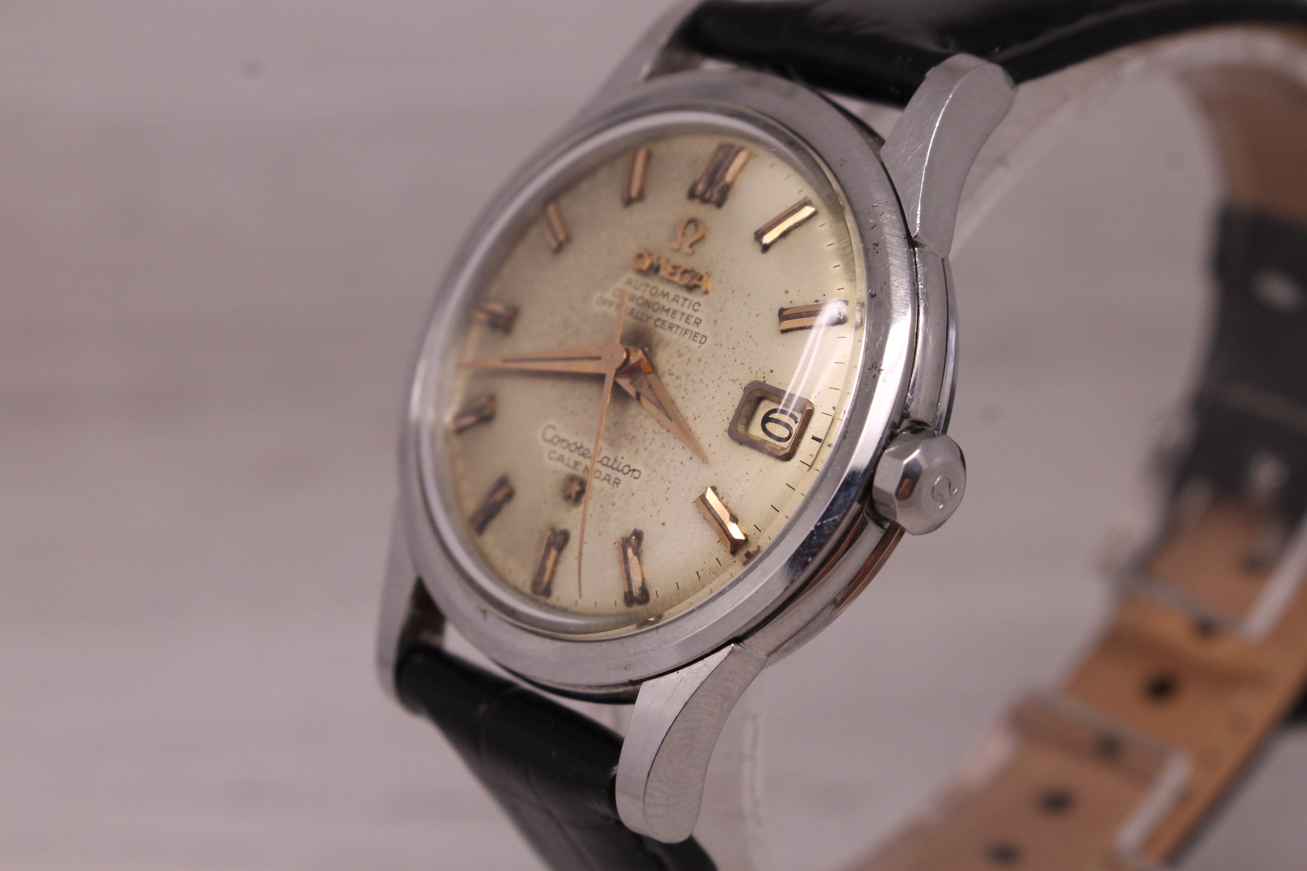 Rosy Brown Vintage c.1960 Omega Constellation Calendar Mens 35mm Steel Automatic Watch 504