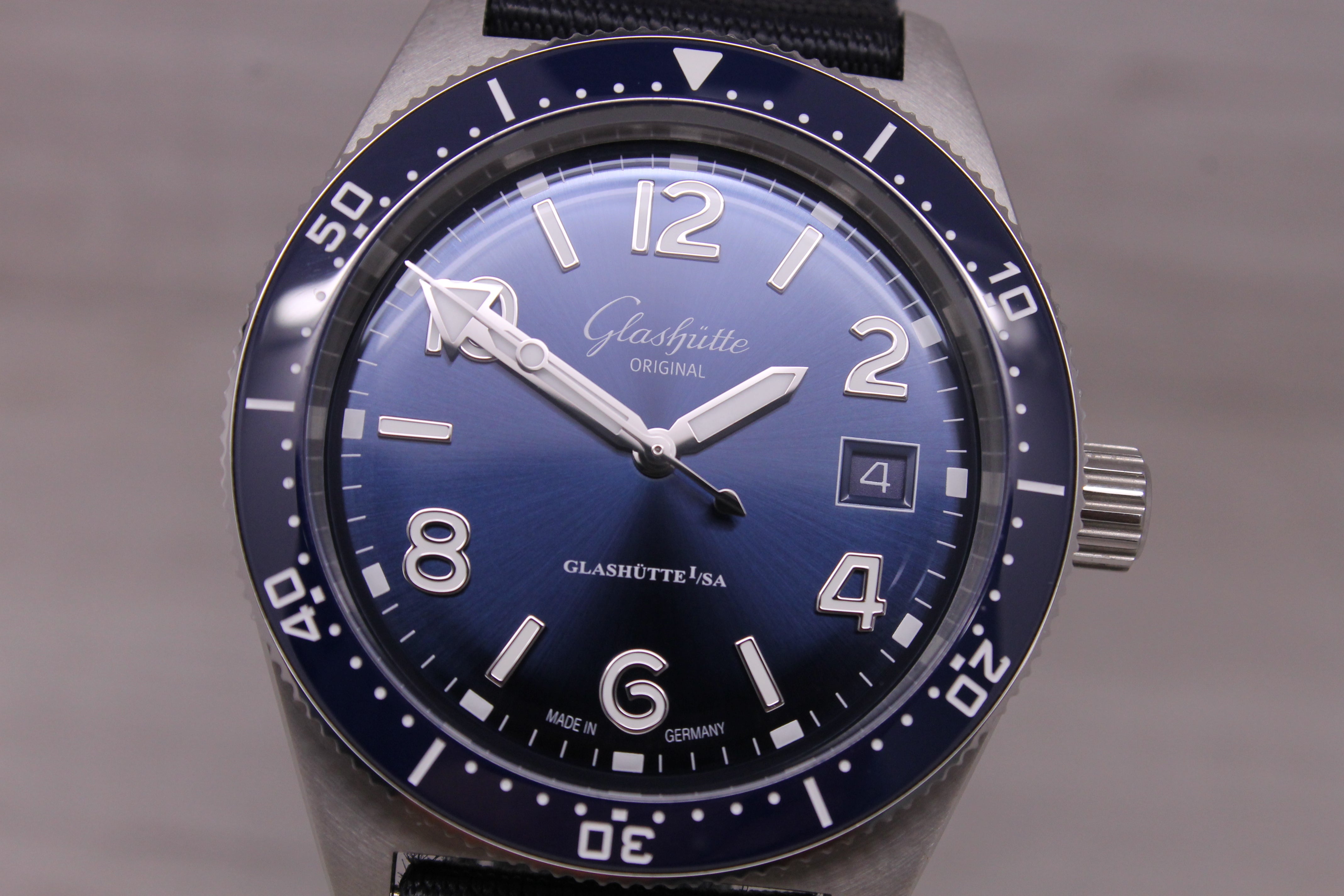 Glashutte SeaQ Blue Automatic Mens Divers Watch w/ Strap & Box 1-39-11-09-81-34