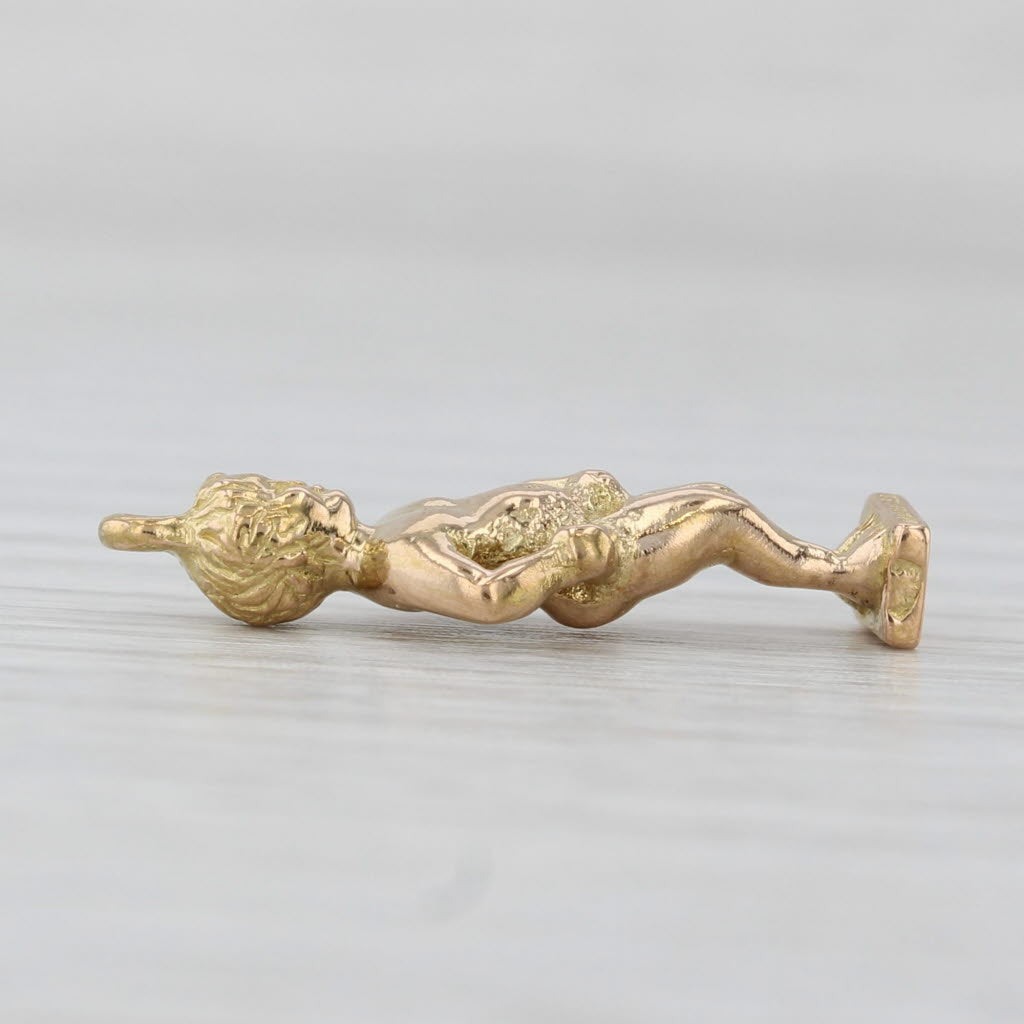 Light Gray Vintage Manneken Pis Statue Charm 18k Gold Brussels Belgium Souvenir Pendant