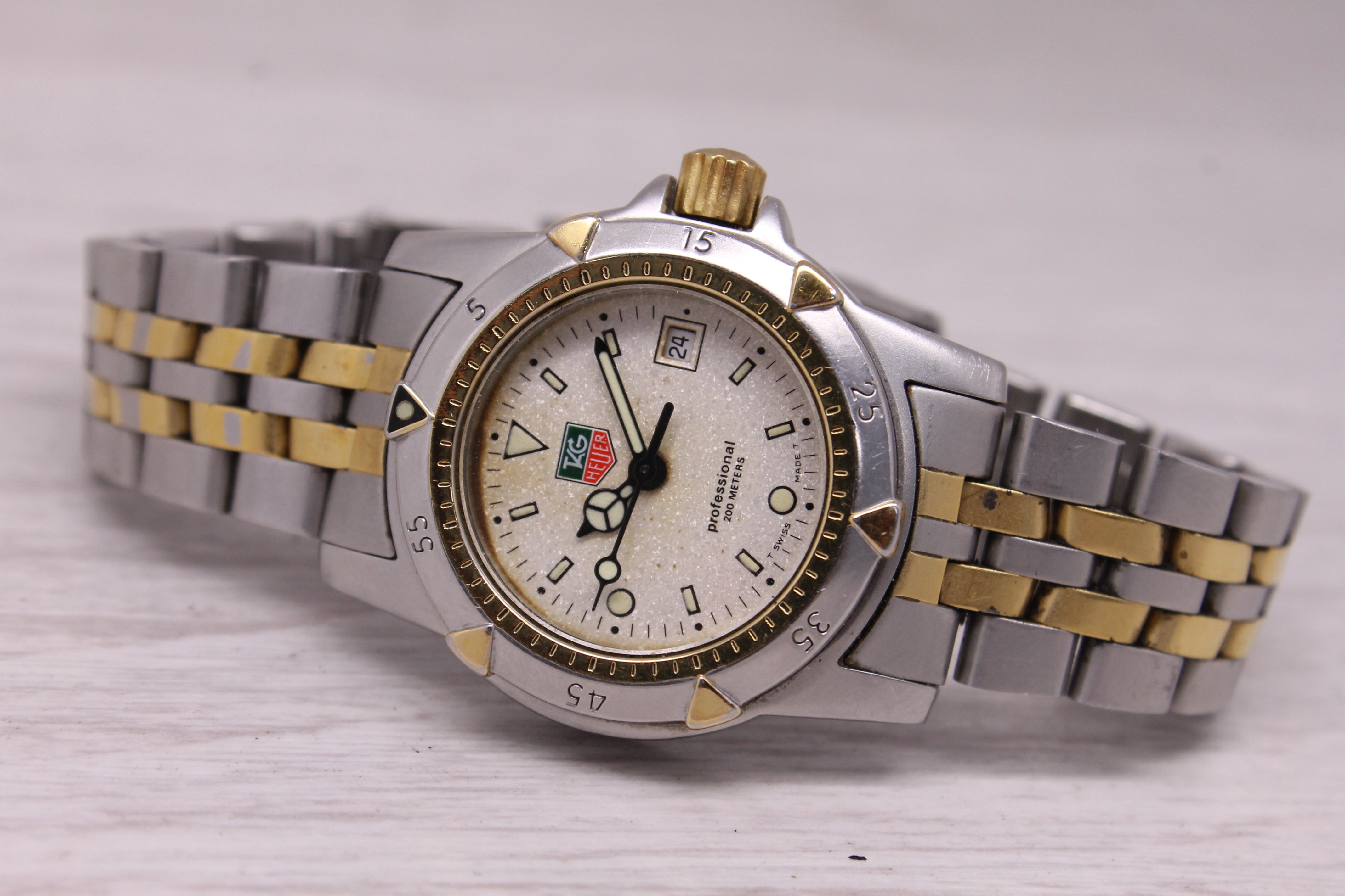 Tag Heuer Ladies Professional 28mm Steel Quartz Watch 955.708G Swiss Date