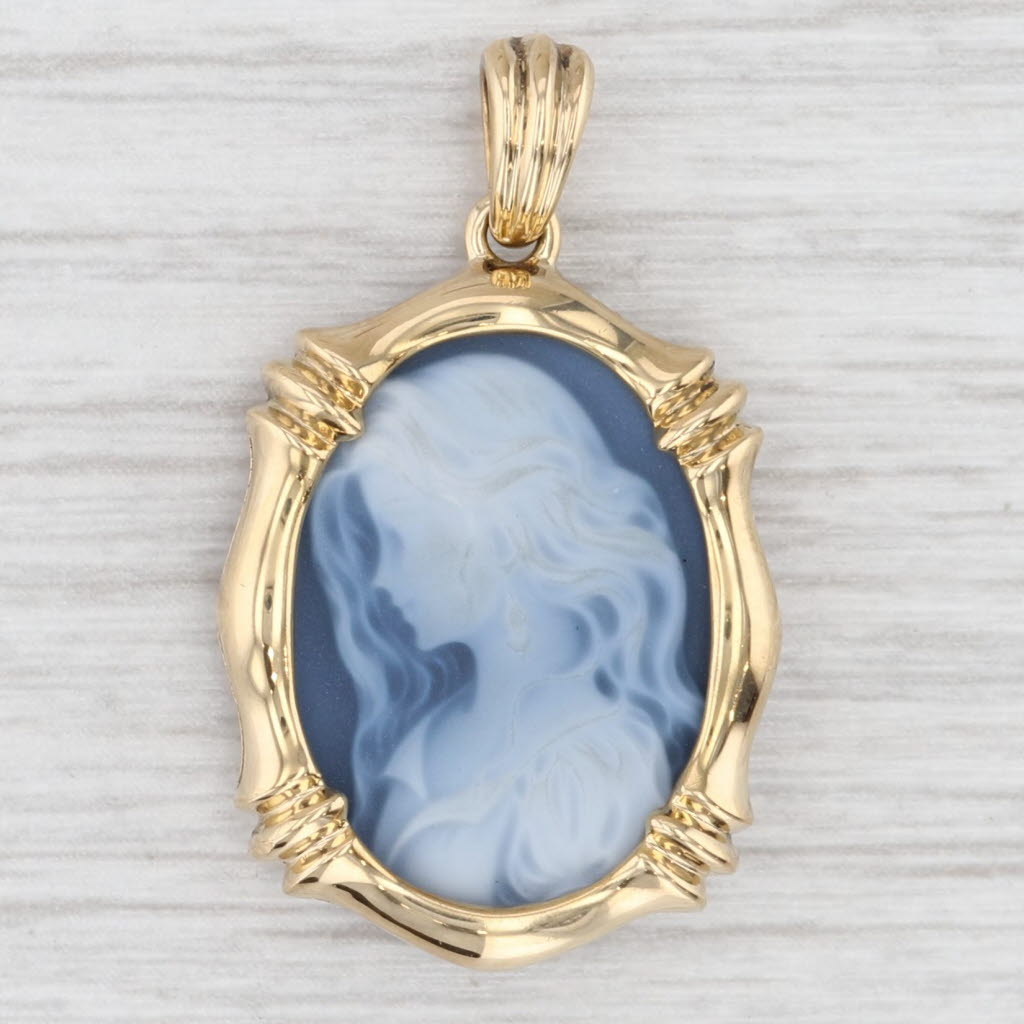 Light Gray Vintage Carved Black White Agate Onyx Cameo Pendant 18k Yellow Gold Figural