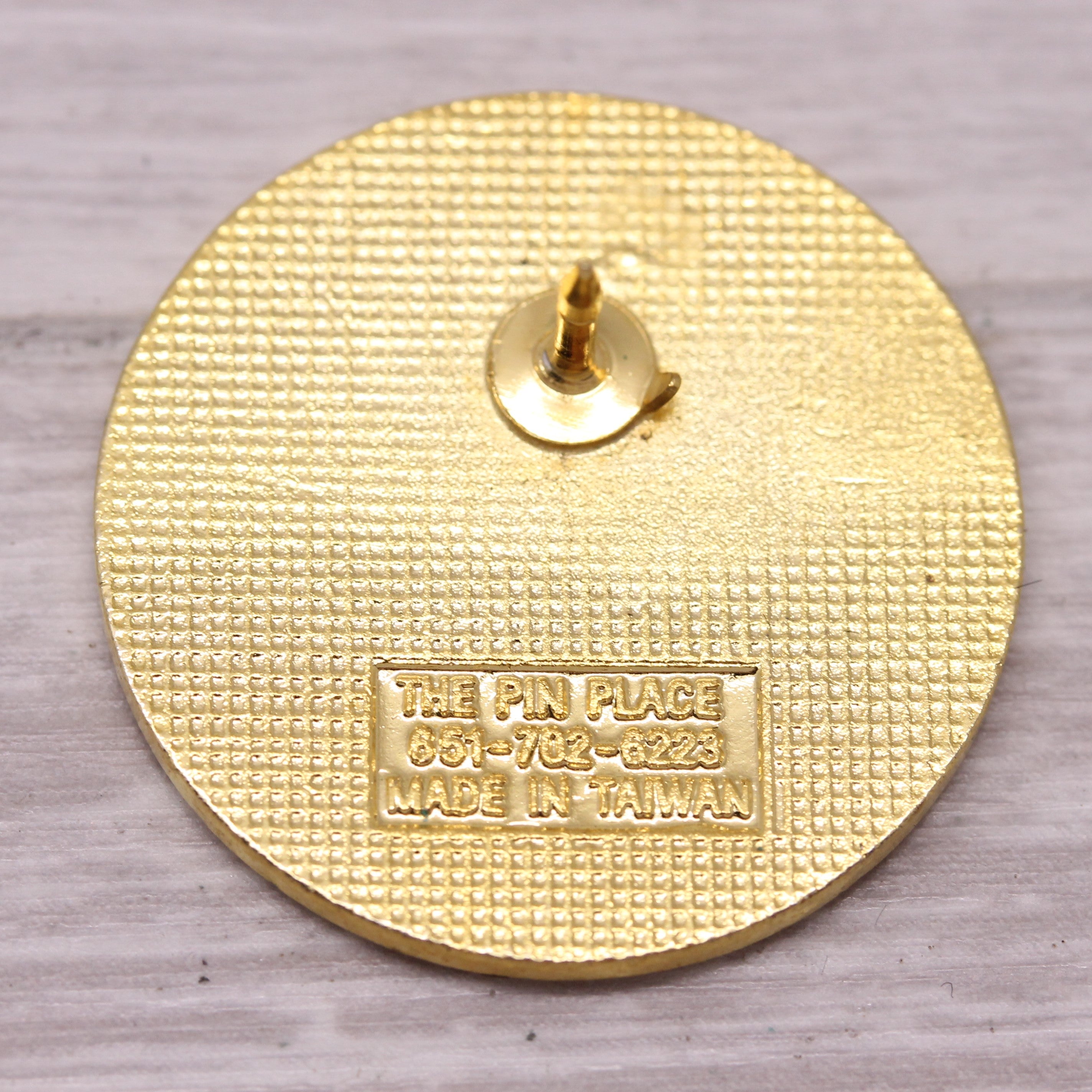 Gray Gulf Iowa Gas Company Service Pin Des Moines Gold Toned Enamel Tie Tac
