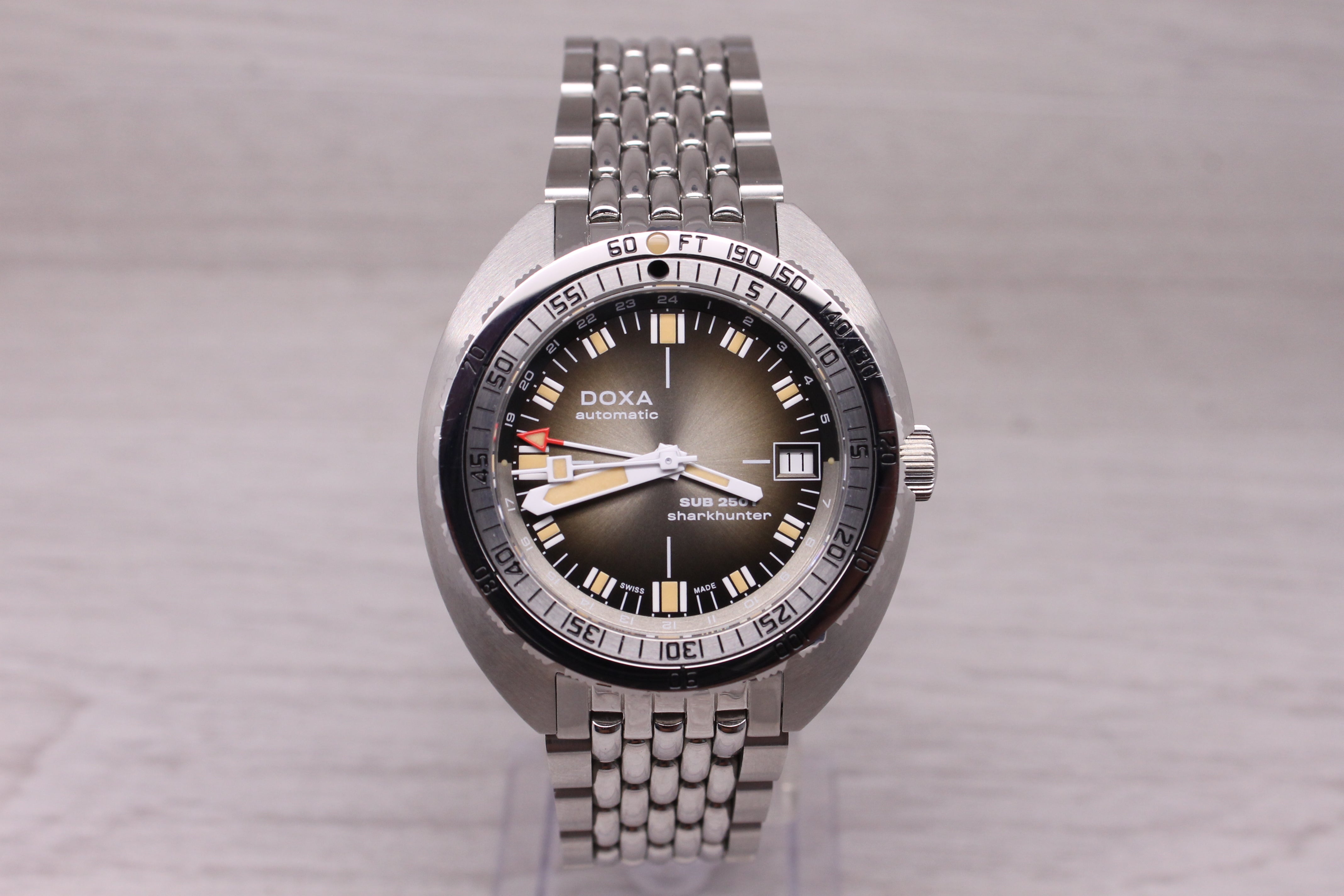 Doxa Sharkhunter 250T 40mm Steel Mens Automatic Divers Watch w Bracelet Full Set