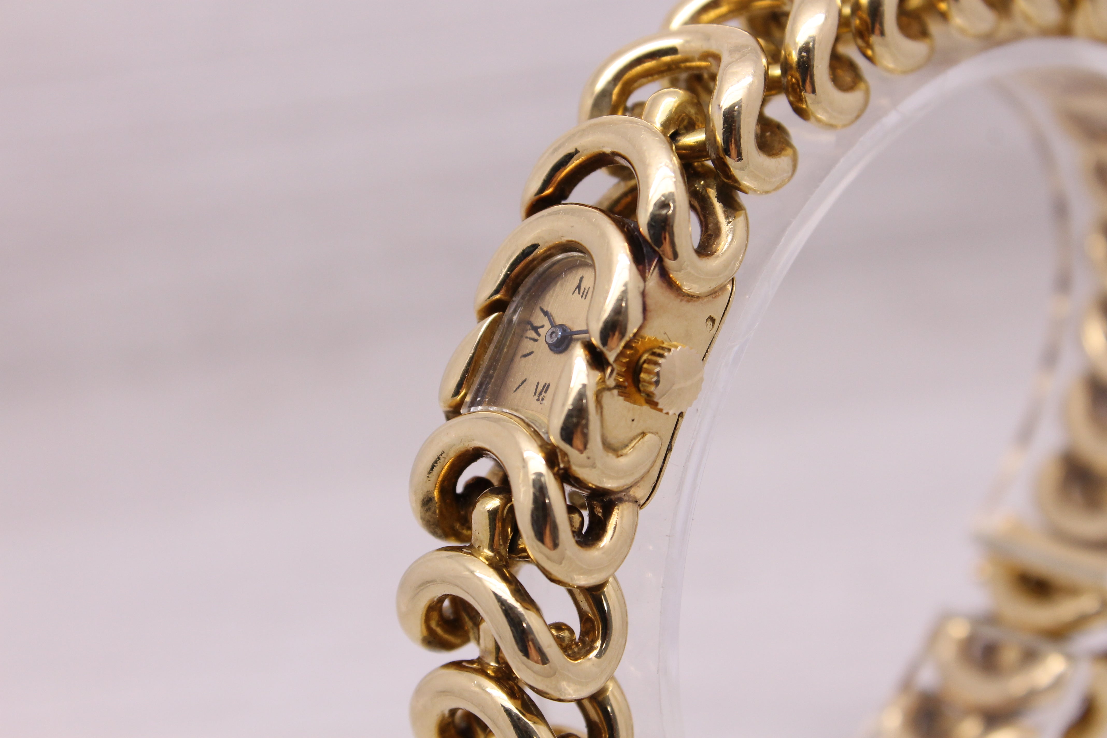 Gray Vintage c.1940's Van Cleef & Arpels VCA French 18k Gold Ladies Bracelet Watch